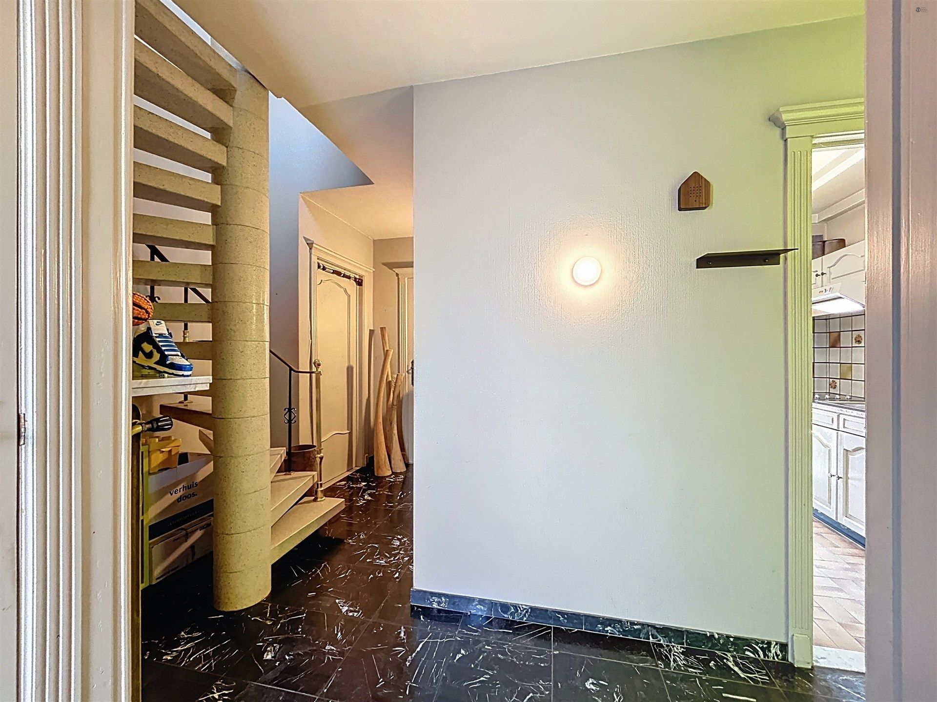Charmante te renoveren woning op prachtig perceel van 1100m². foto 6