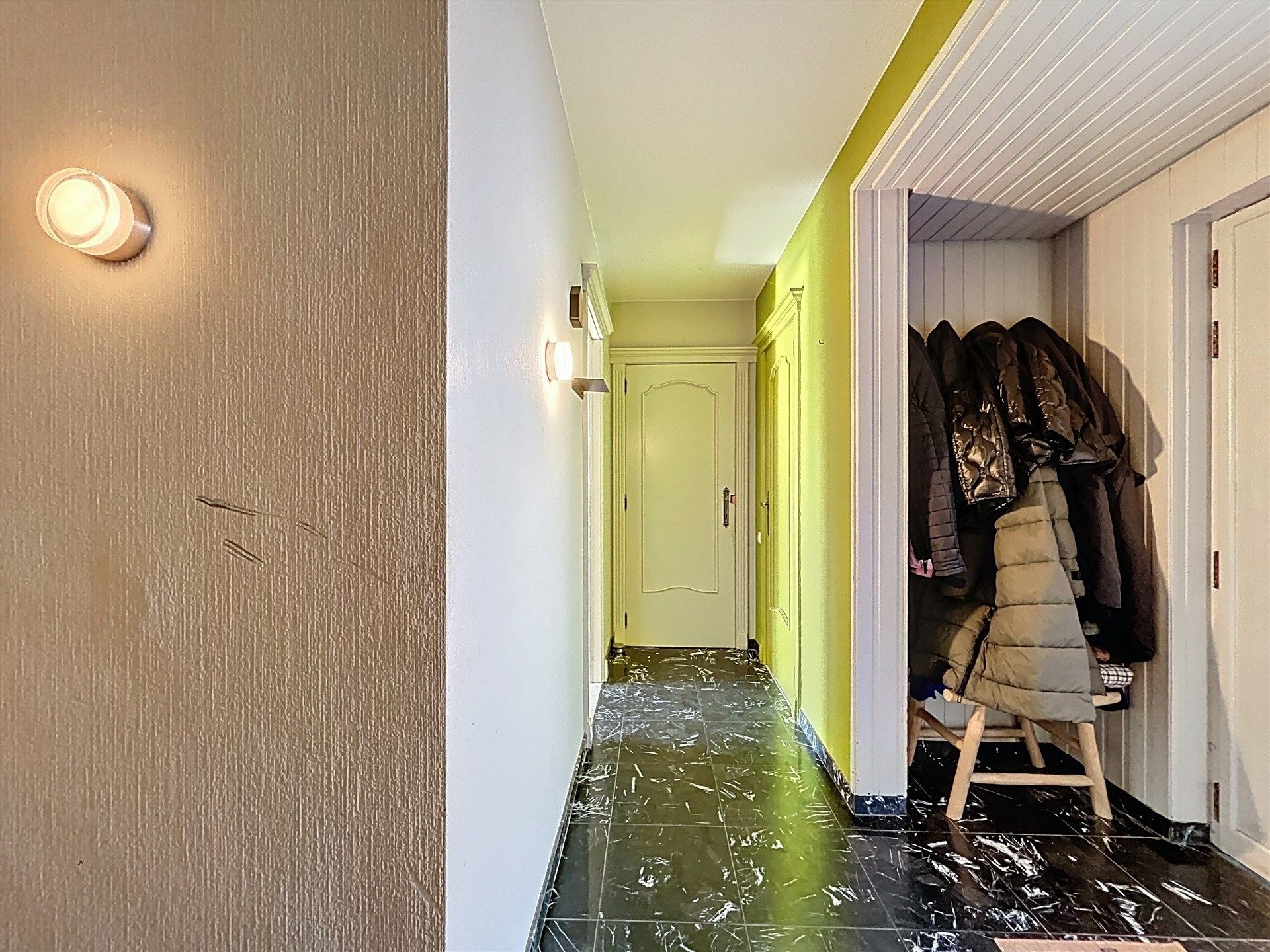 Charmante te renoveren woning op prachtig perceel van 1100m². foto 6