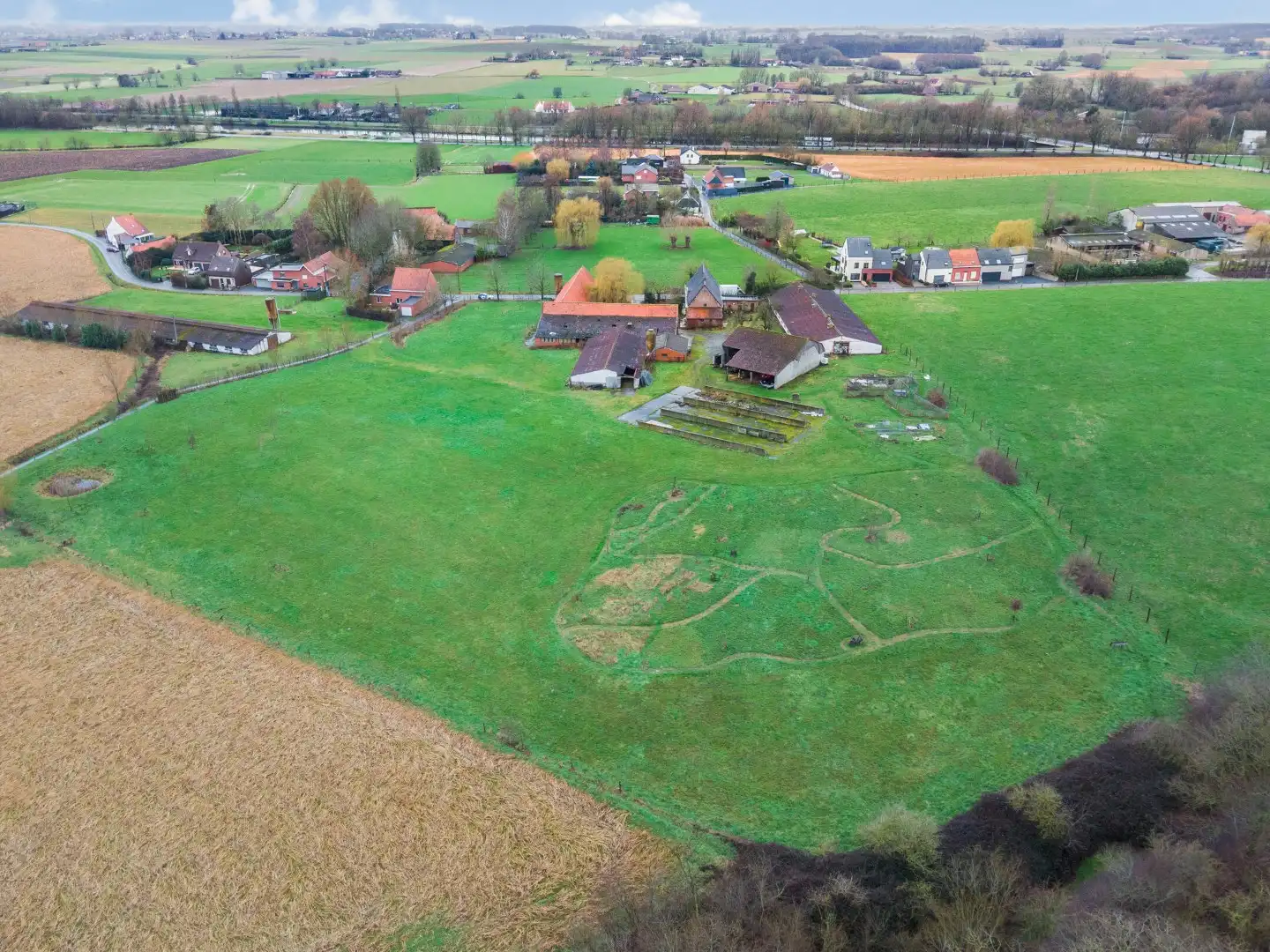 Prachtige te renoveren hoeve op meer dan 2 hectare! foto 2