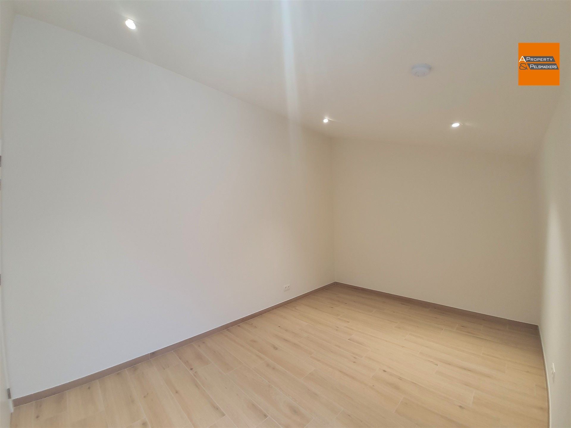 Nieuwbouw woning met 3 slaapkamers en tuin op toplocatie foto 13