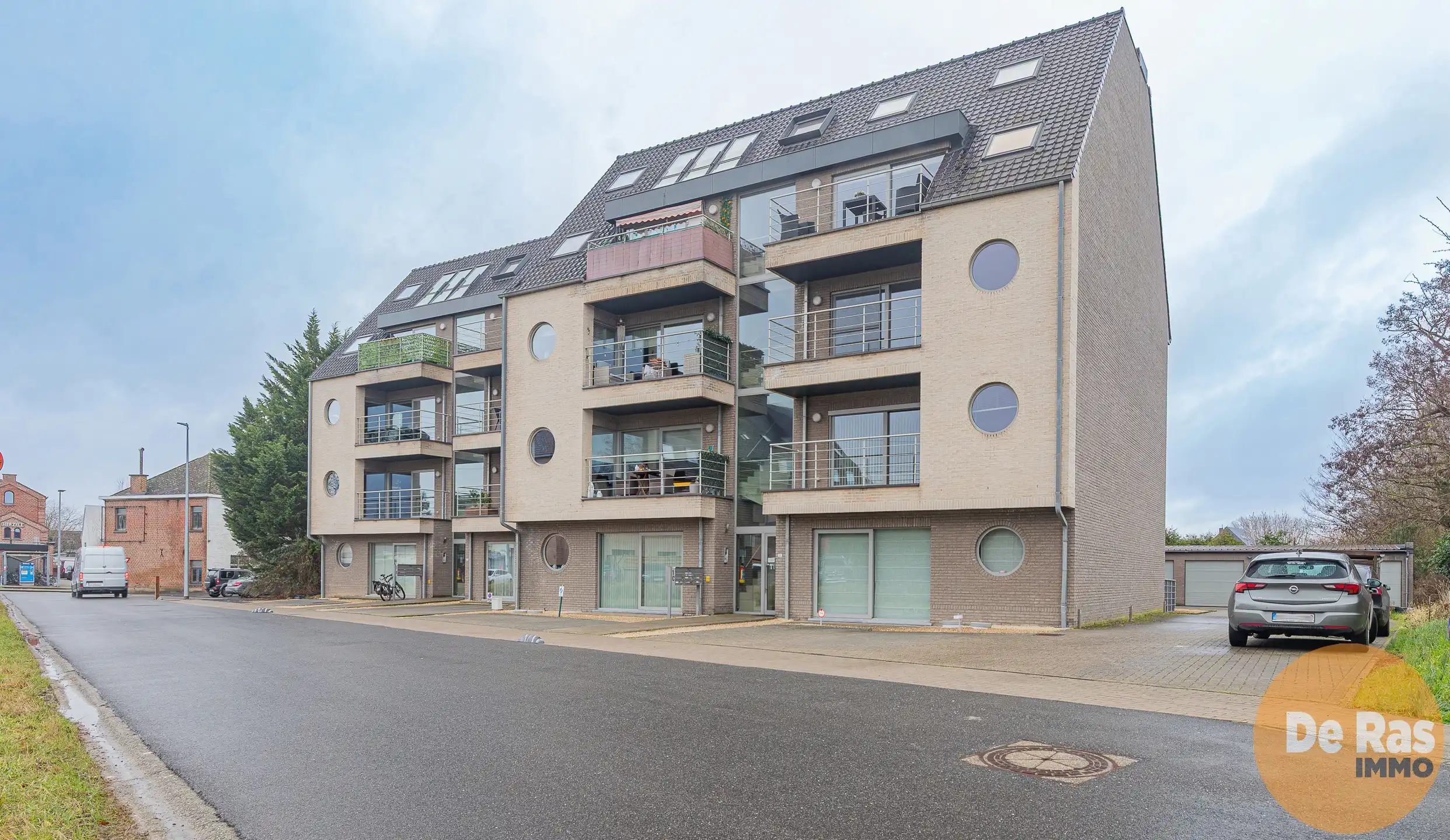 HERZELE - Energiezuinig, ruim appartement met 2 slaapkamers foto {{pictureIndex}}