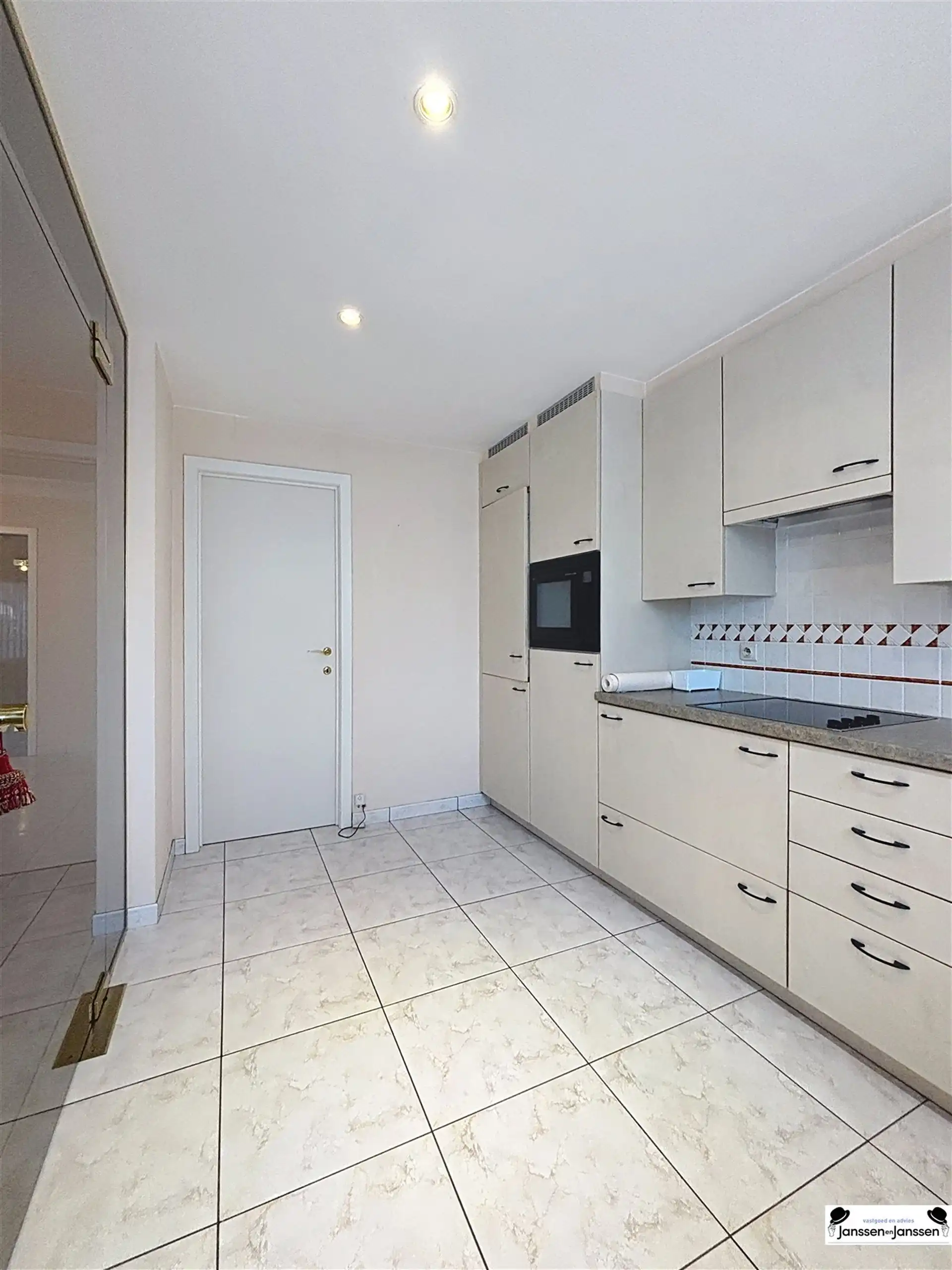 Ruim gelijkvloers appartement met topligging in Oostende foto 7