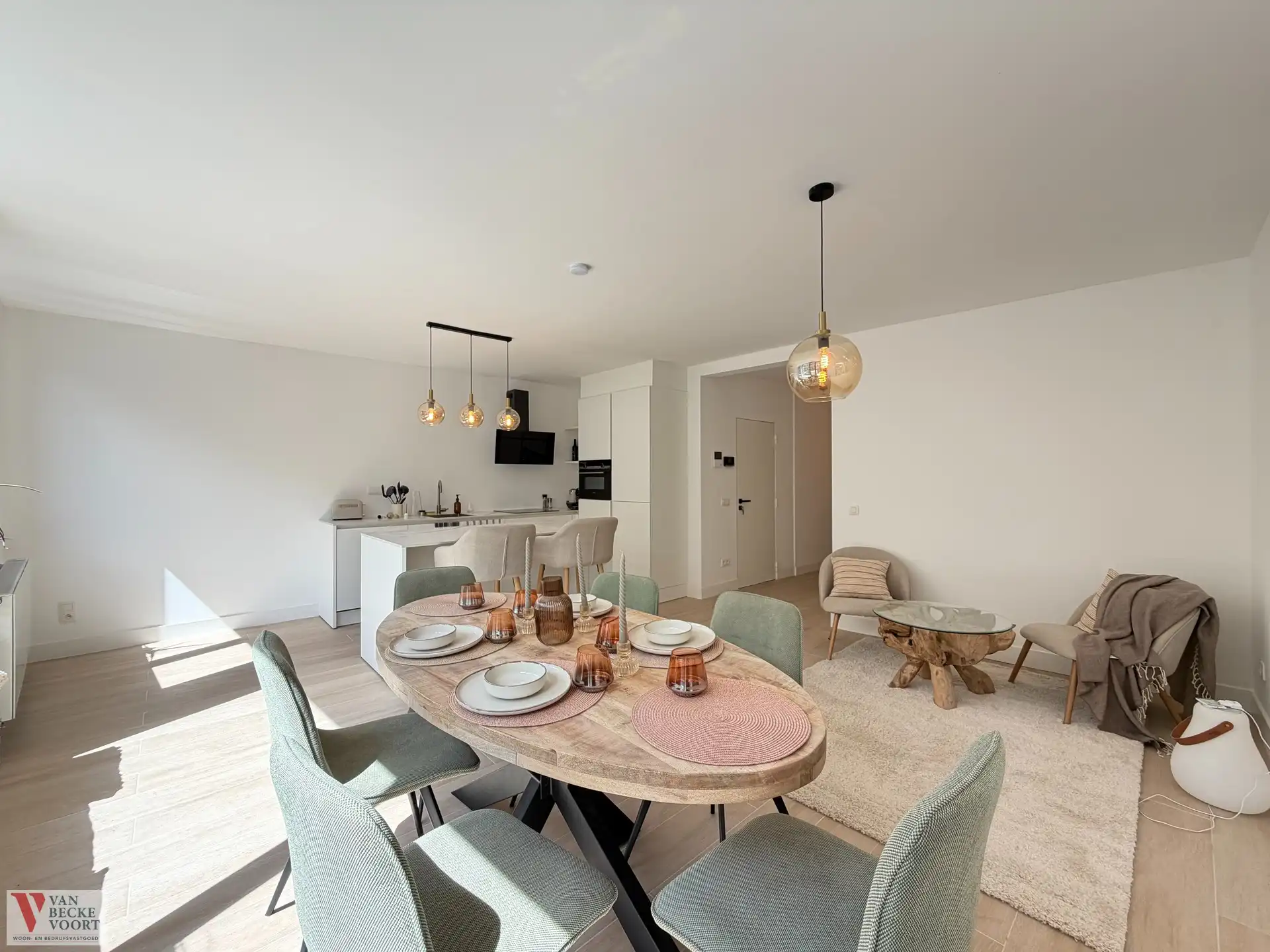 Subliem gerenoveerd appartement met terras foto {{pictureIndex}}