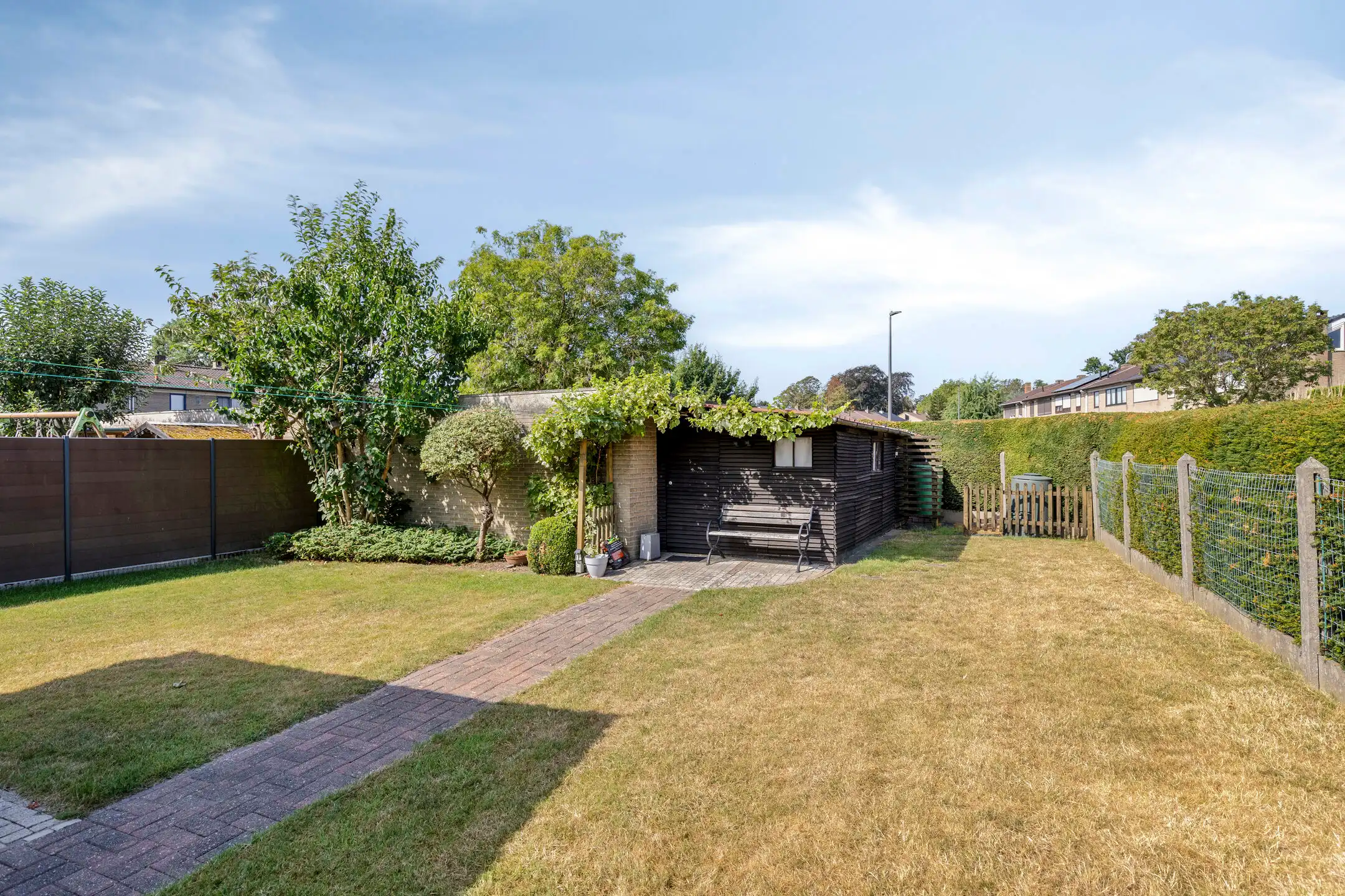 Lichtrijke 3-gevelwoning met garage op uitstekende locatie! foto 14