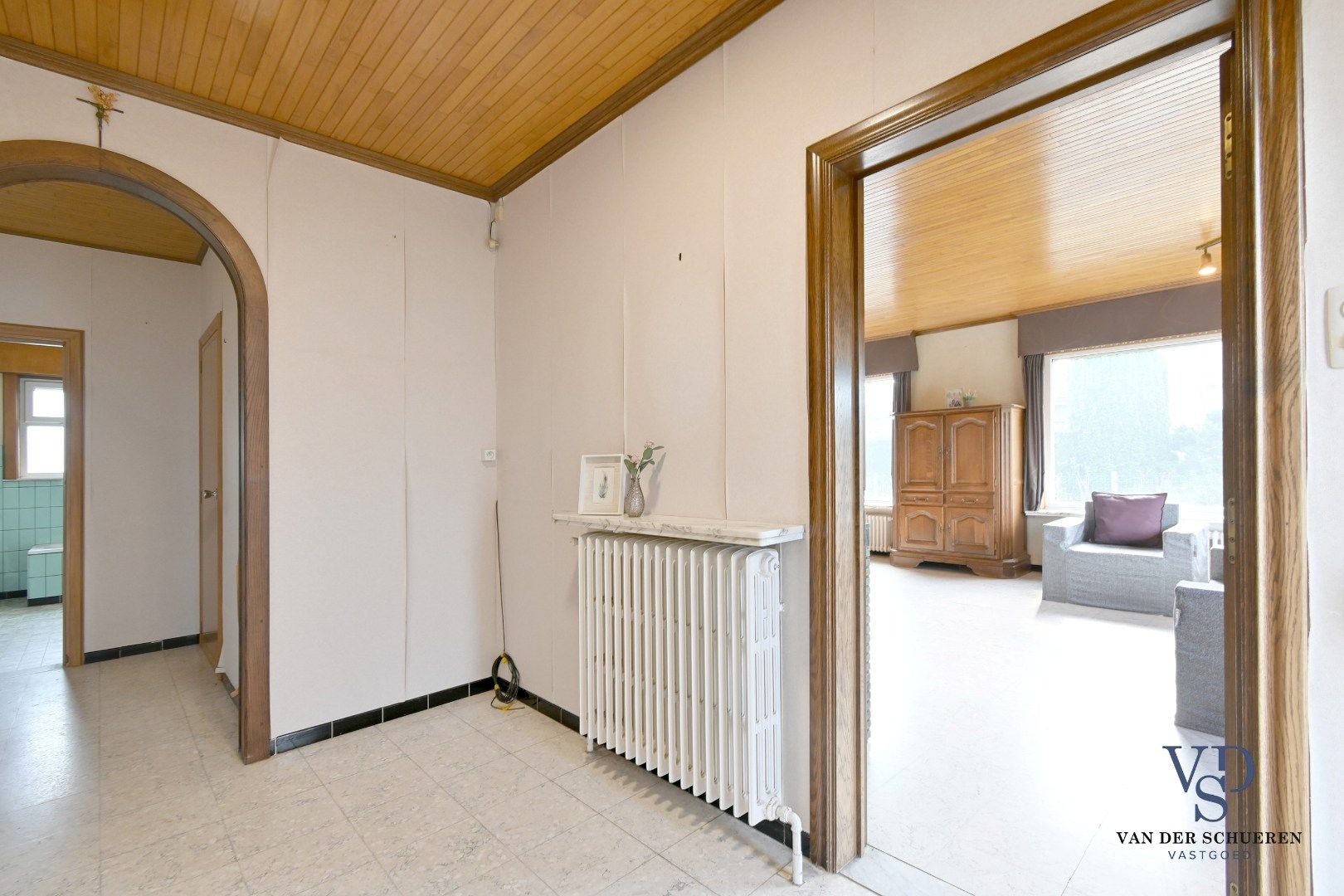 Te renoveren bungalow op een perceel van ca. 2.840 m² foto 5