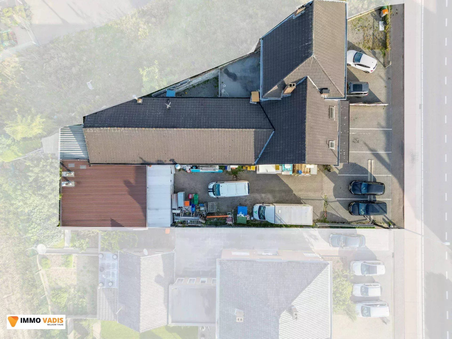 Handelspand met woonst en naastliggende woning foto 22