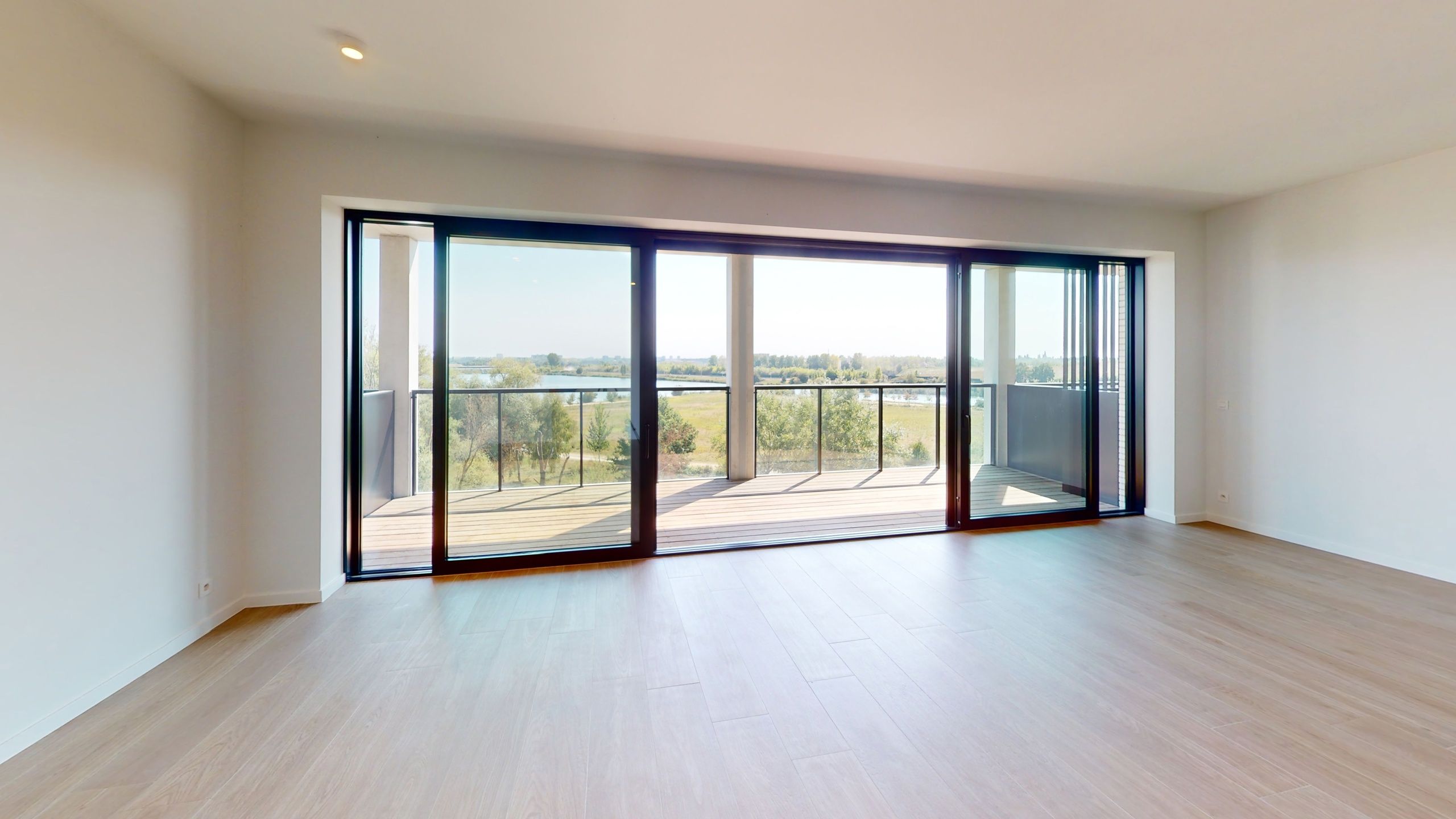 LINKEROEVER - Nieuw appartement met frontaal waterzicht  foto {{pictureIndex}}