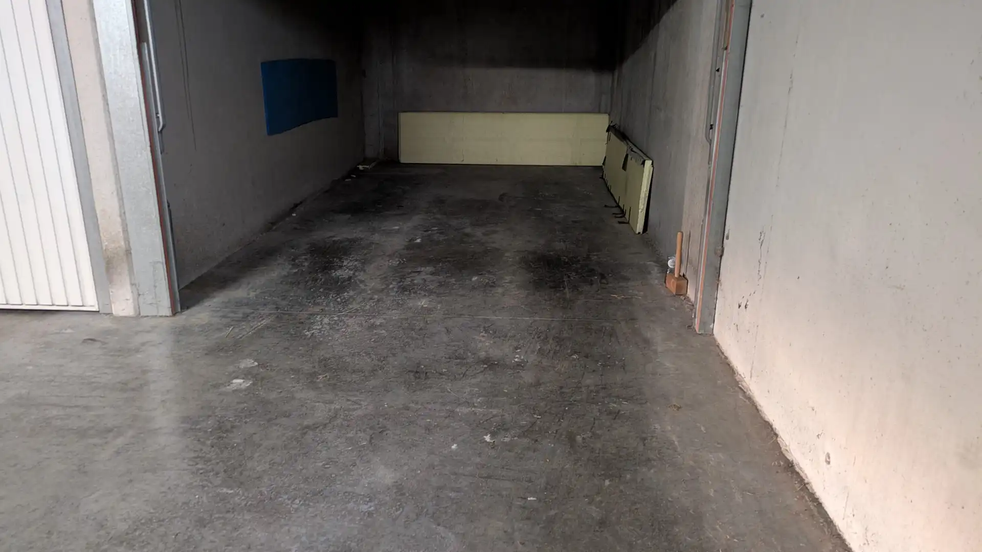 Gesloten garagebox te huur in het centrum van St. Idesbald foto 5