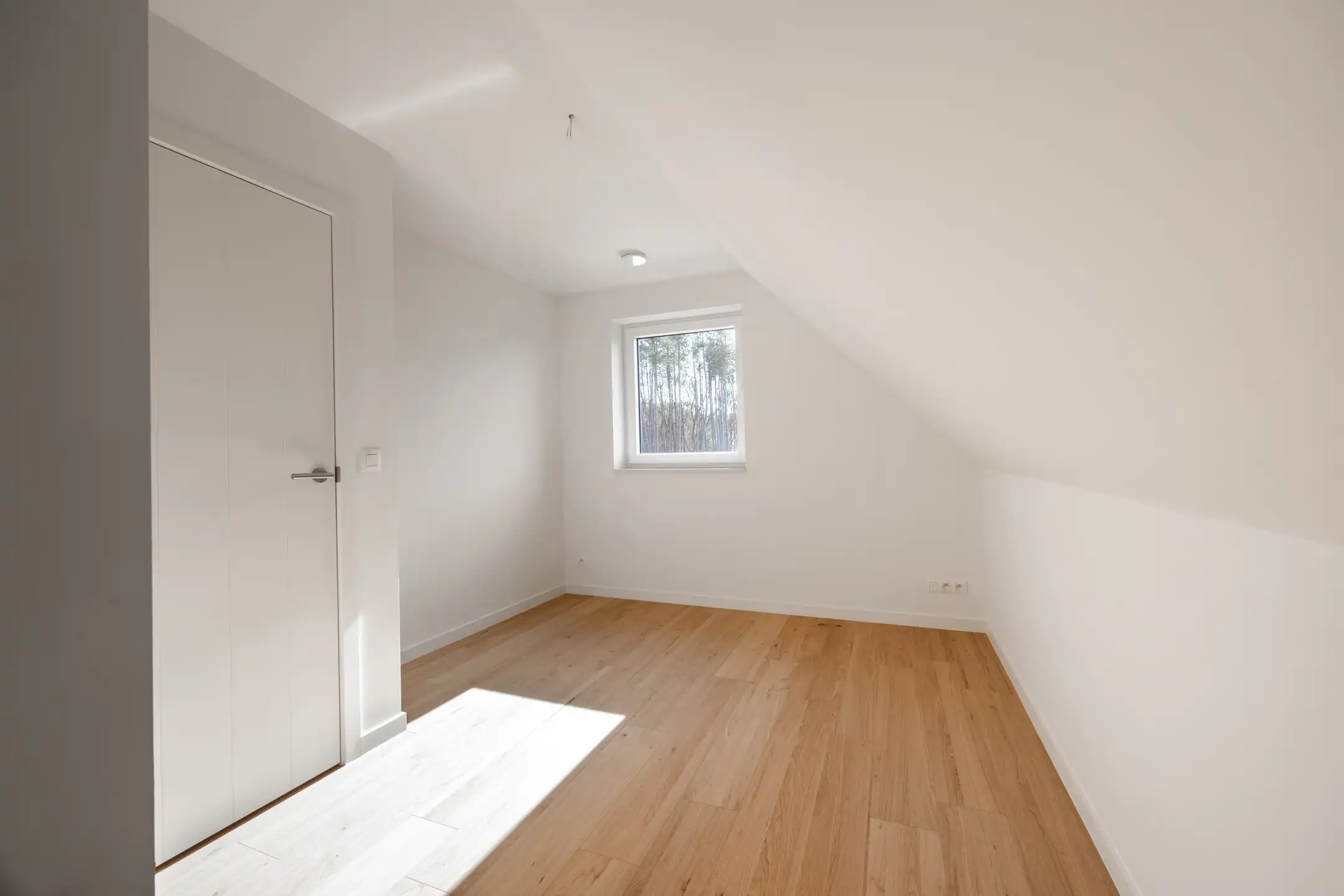 Stijlvolle nieuwbouwkoppelwoning met adembenemend boszicht foto 29