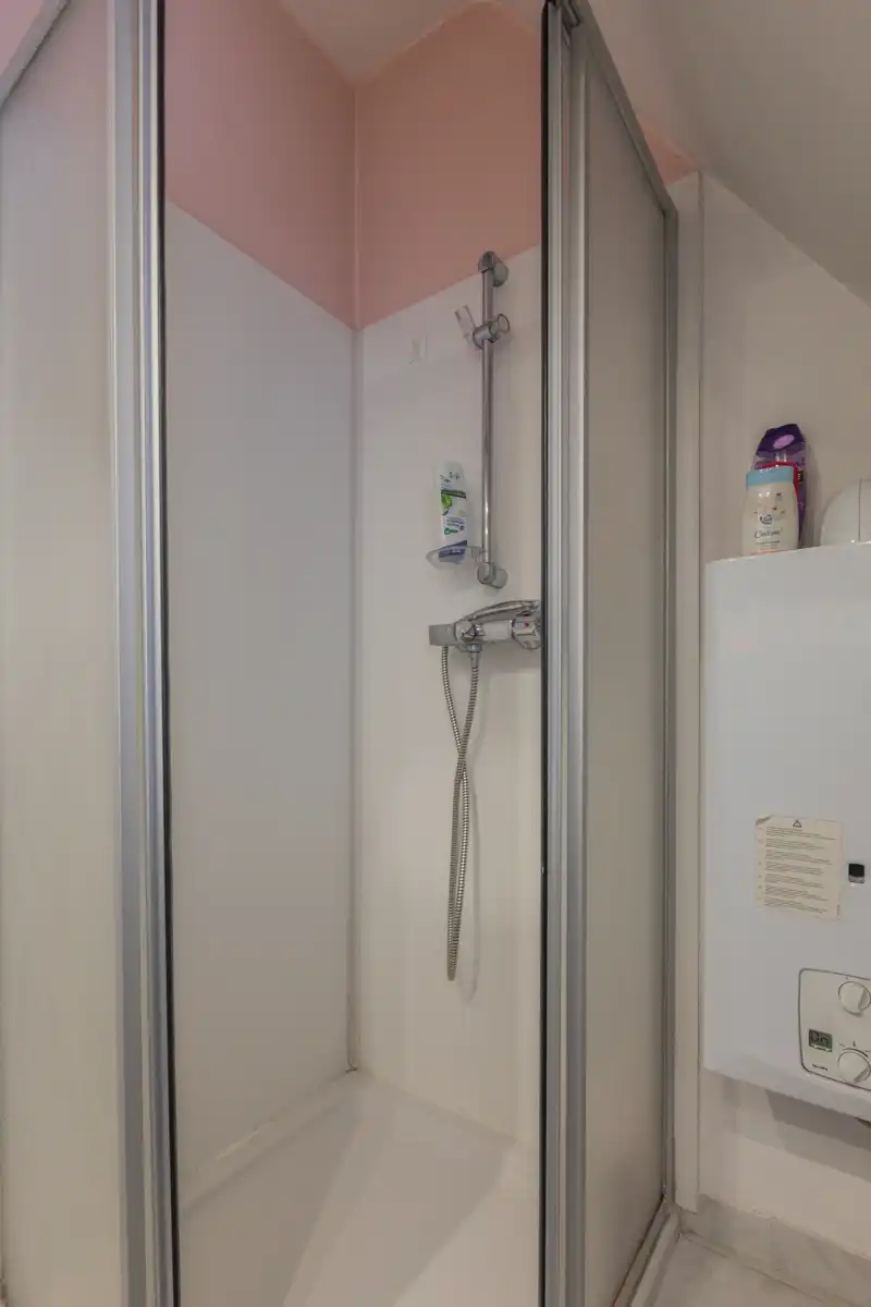 Te moderniseren woning  met 3 slaapkamers, bureau, garage en grote tuin (totale grondoppervlakte 308m²). foto 12