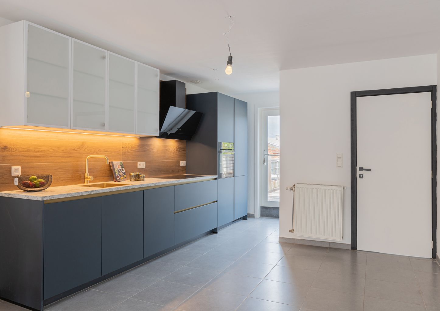 Gerenoveerd appartement met terras van 17m² en 2 slaapkamers foto 2