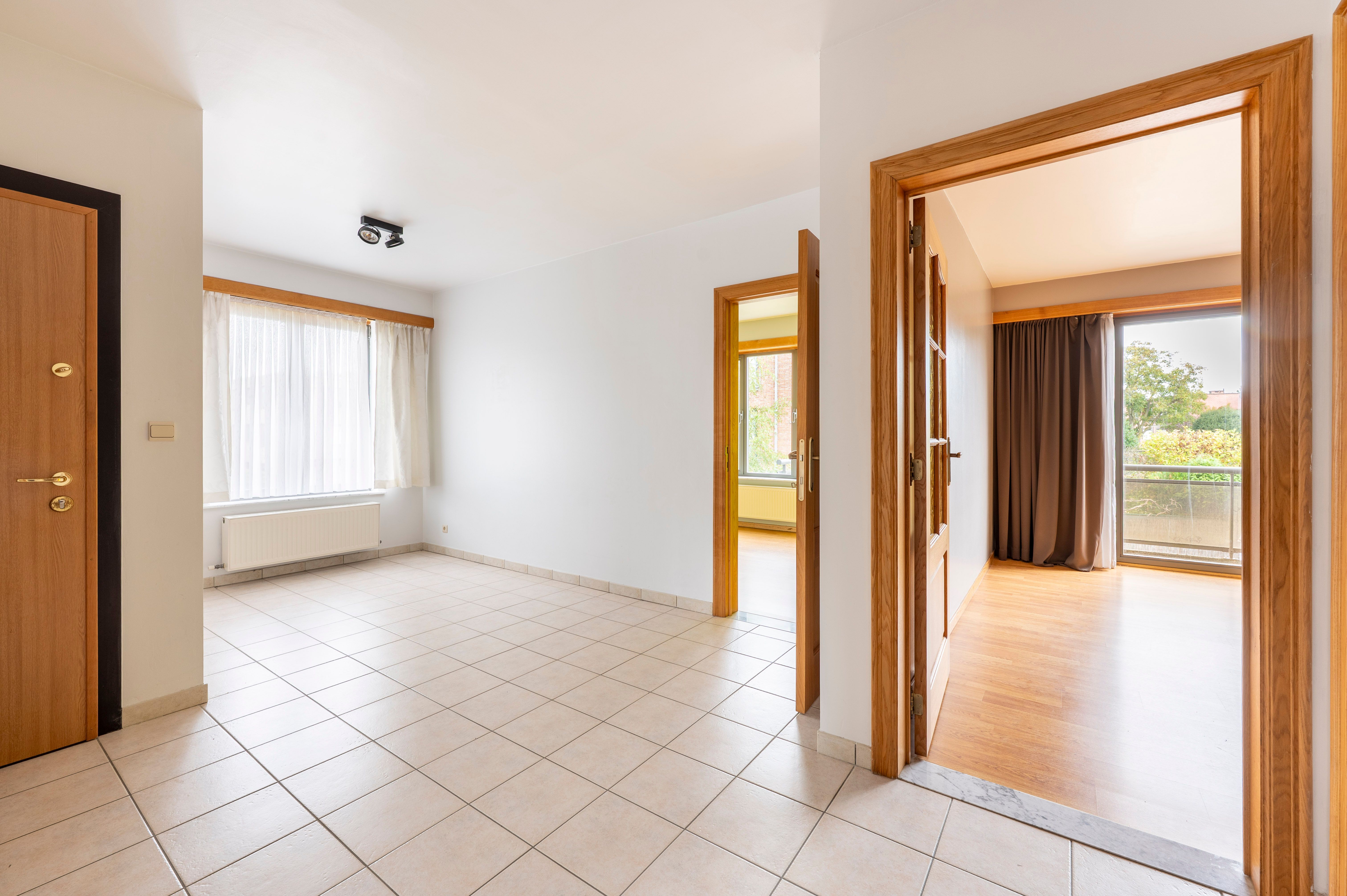 Ruim appartement met 2 slaapkamers, terras én garage in hartje Wommelgem! foto 13