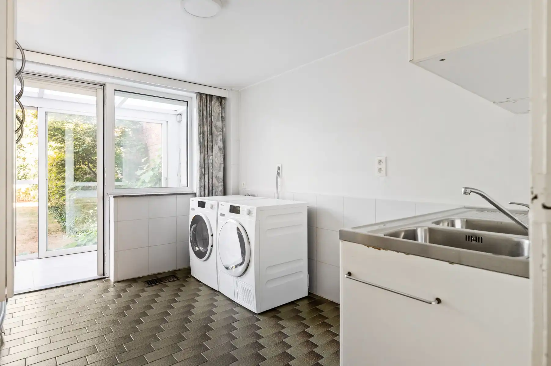Modernistische woning met 6 slaapkamers en zuidwesttuin foto 19