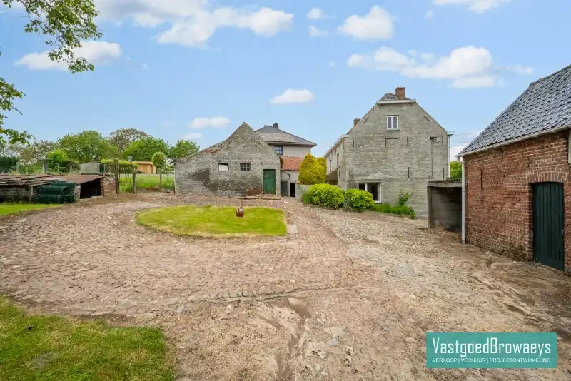 Authentieke hoeve met veel potentieel voor cohousing of creatieve invulling foto 9