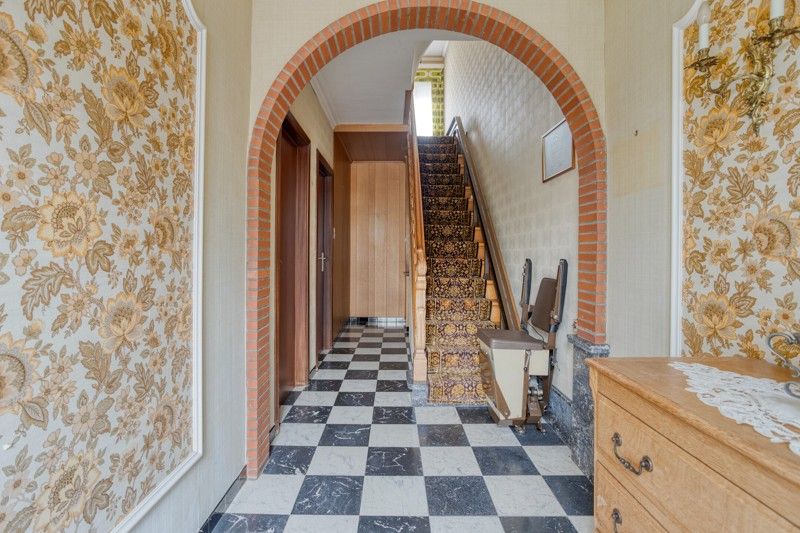 🏡 Te renoveren gezinswoning met potentieel TE KOOP in Meulebeke! foto 2