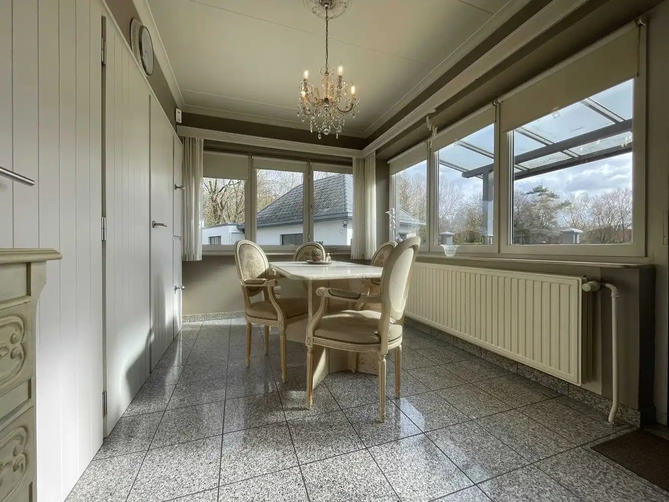 Charmante woning met grote tuin foto 10