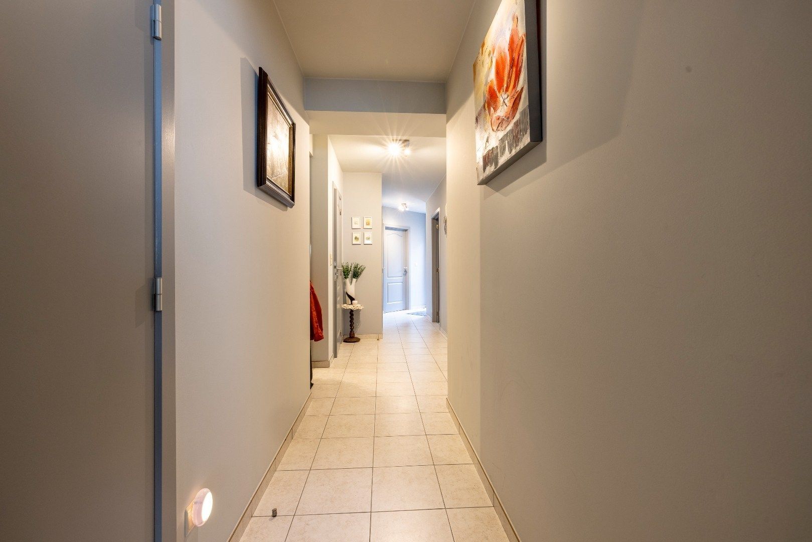 Ruim gelijkvloers 2 slk app met terras en garage foto 10