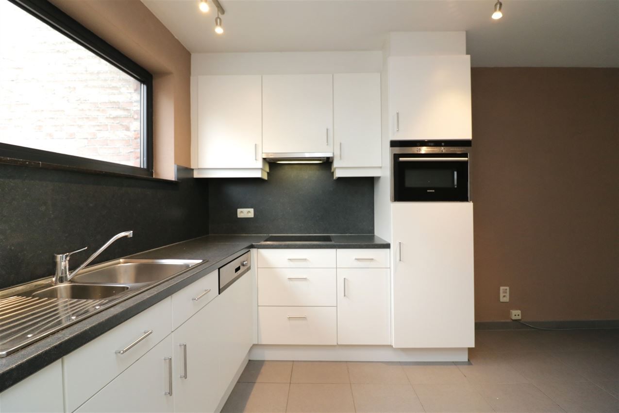 Duplex-appartement met 2 slpk., terras, autostaanplaats in centrum foto 9