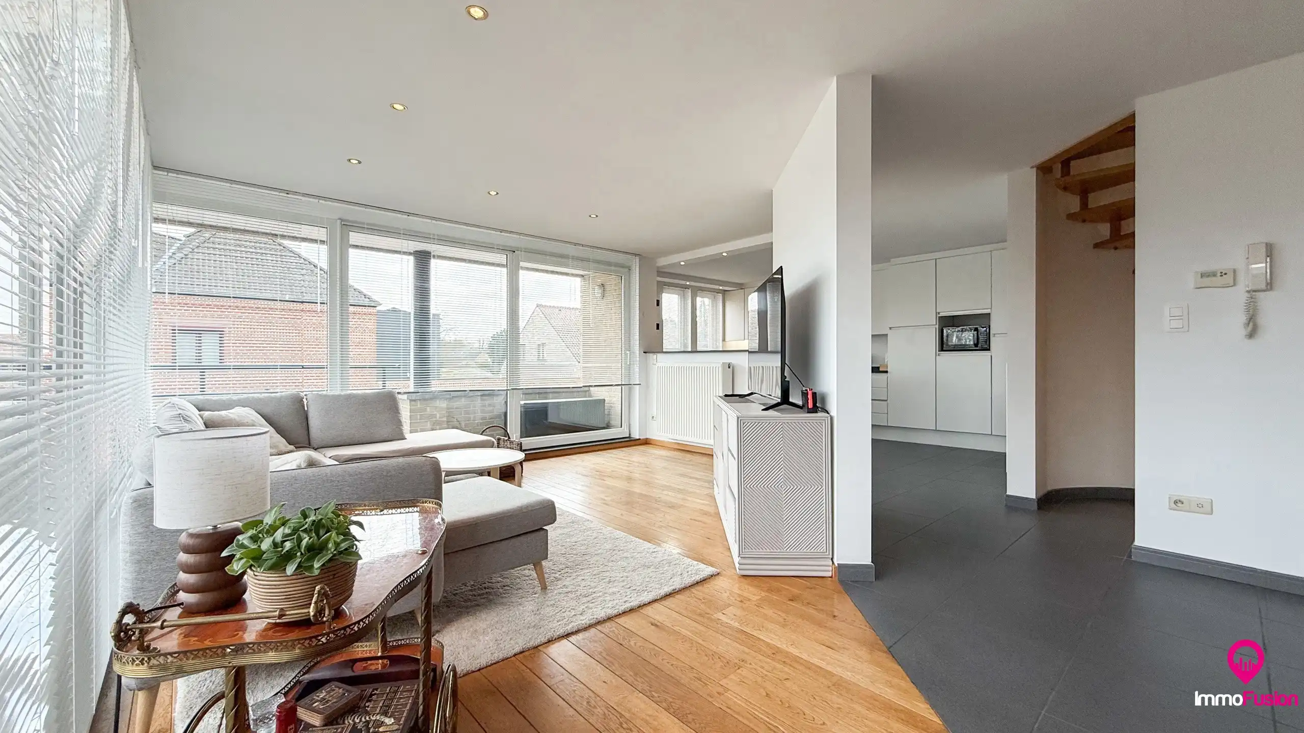 Ruim appartement met 4 slaapkamers en parking in Tuilt! foto 3