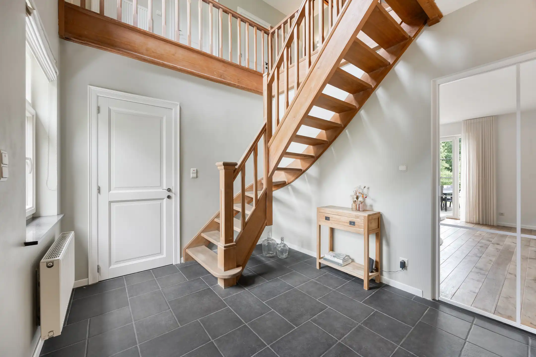 Rustig gelegen villa met prachtige tuin en zwemvijver foto 17