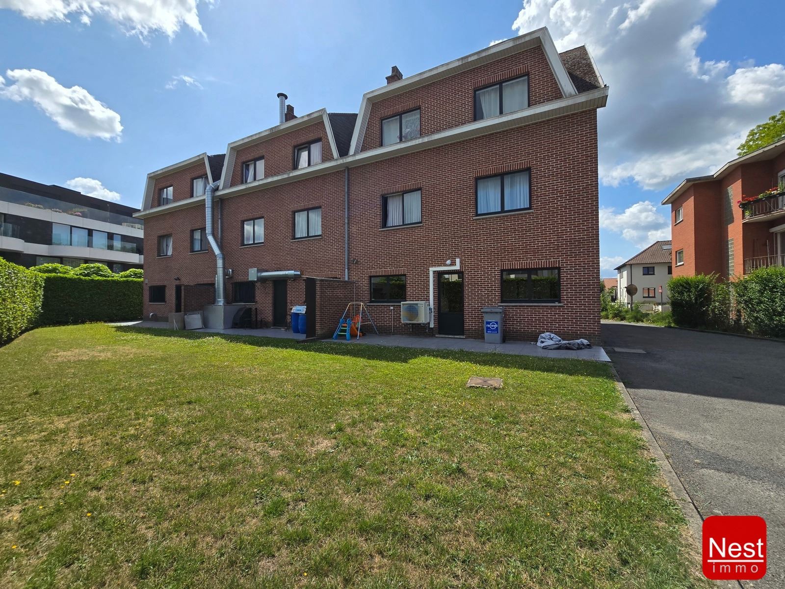 Drie opbrensgtgebouwen foto 25