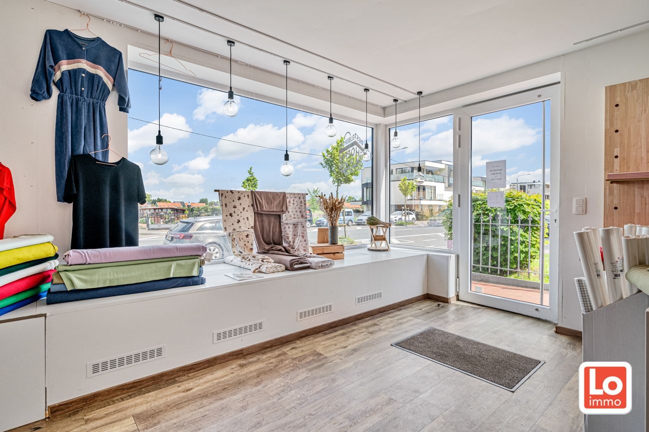 Hoofdfoto van de publicatie: Winkelruimte (+/- 190 m²) met woonst op een heel commerciële ligging