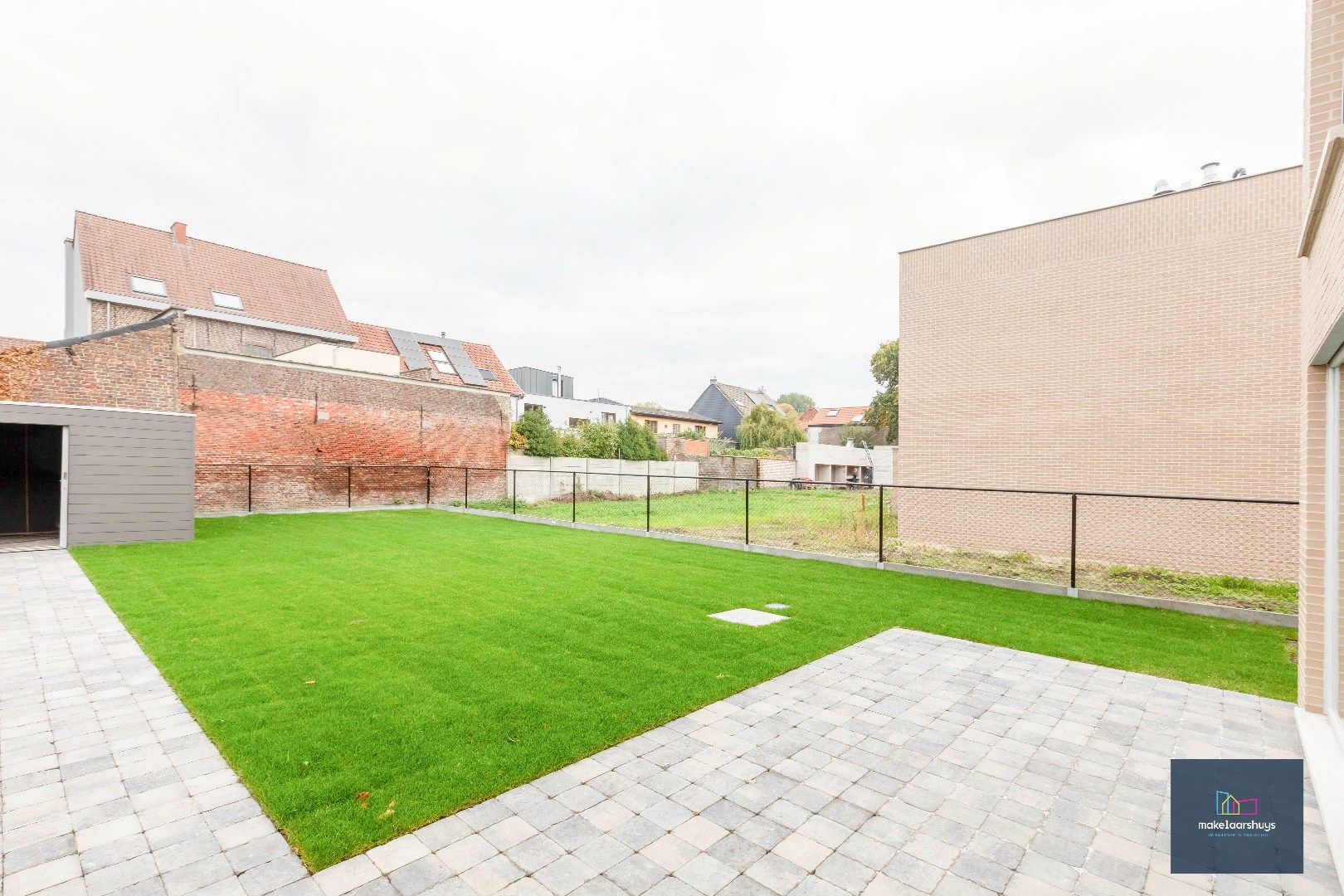 Energiezuinige nieuwbouwwoning met 3 slaapkamers , tuin en staanplaats foto 19