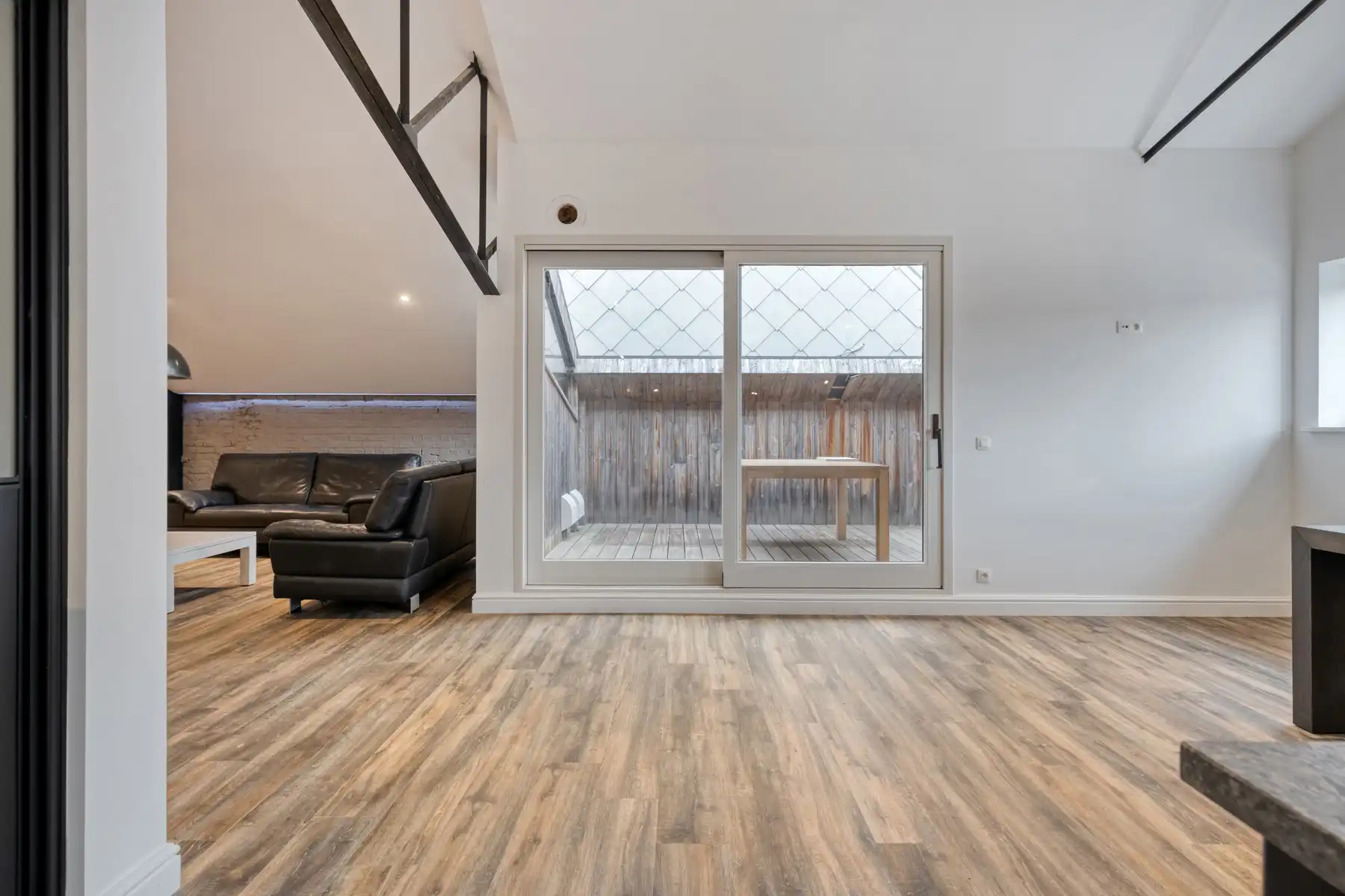 Recent vernieuwde loods met bovenliggend luxe appartement ! foto 29