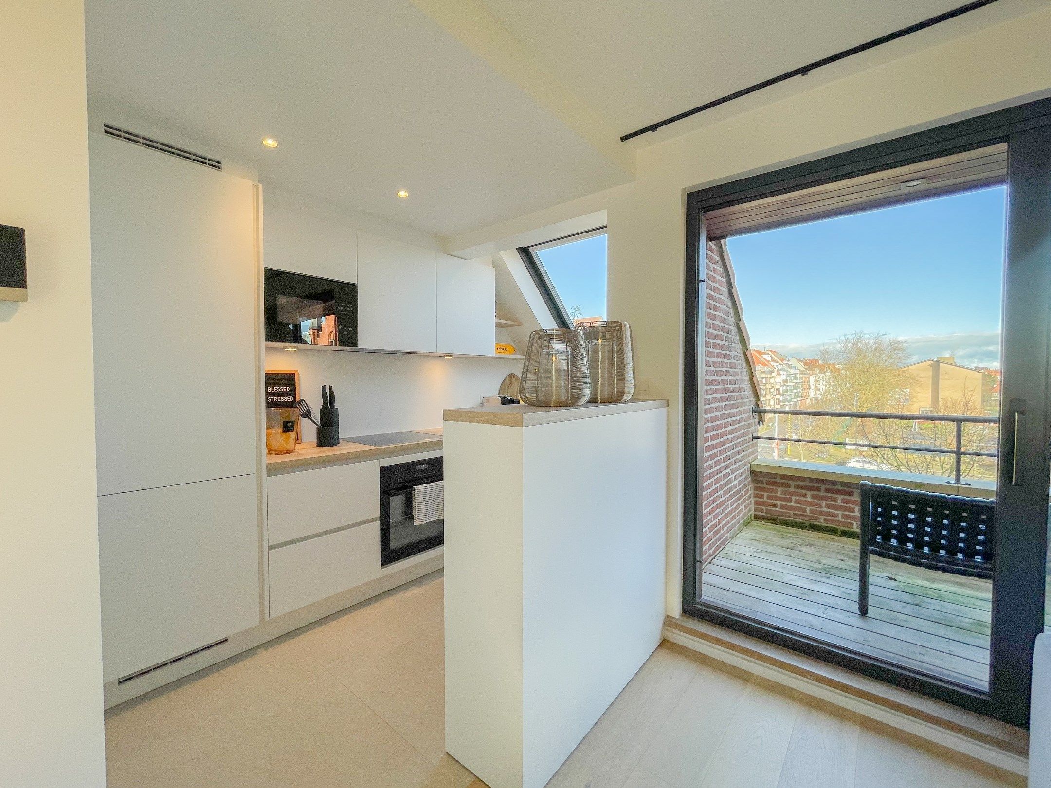 EXCLUSIEF TE KOOP: Lichtrijk appartement met twee ruime terrassen en een prachtig open zicht gelegen in een kleinschalige residentie. foto 12