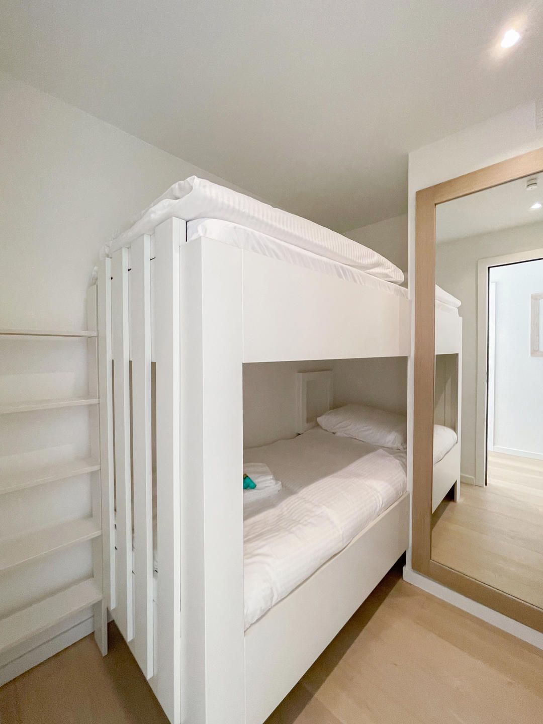 Zonnig en recent gerenoveerd appartement op topligging foto 24