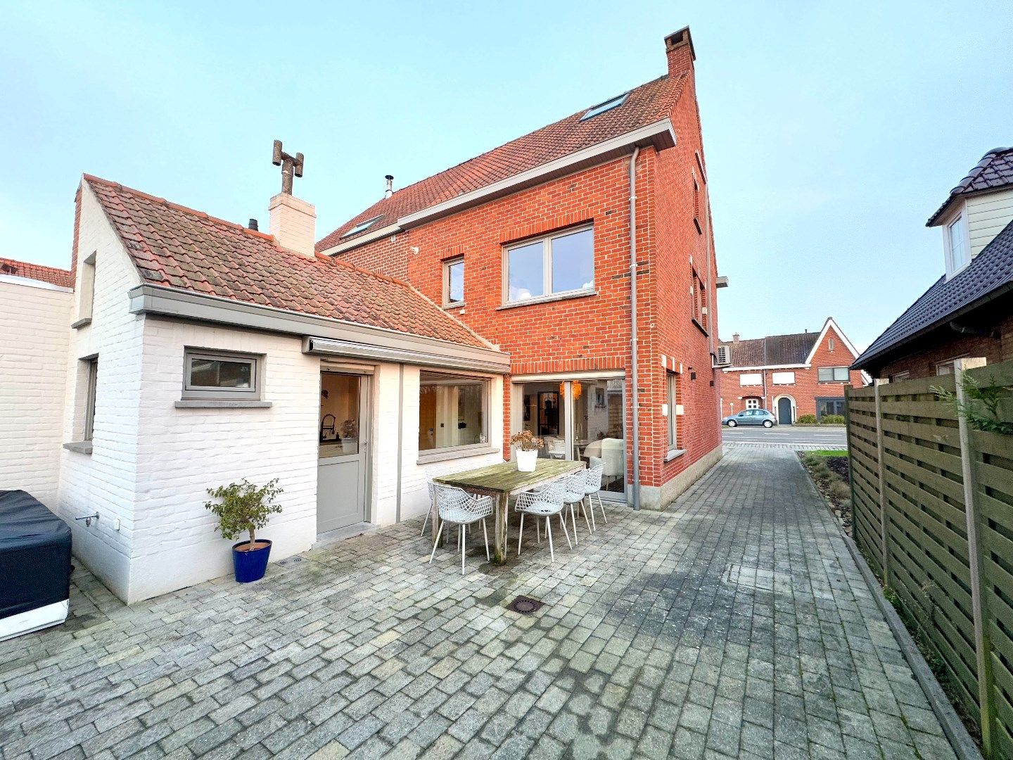 INSTAPKLARE WONING MET 4 SLPKS, TUIN EN GARAGE foto 5