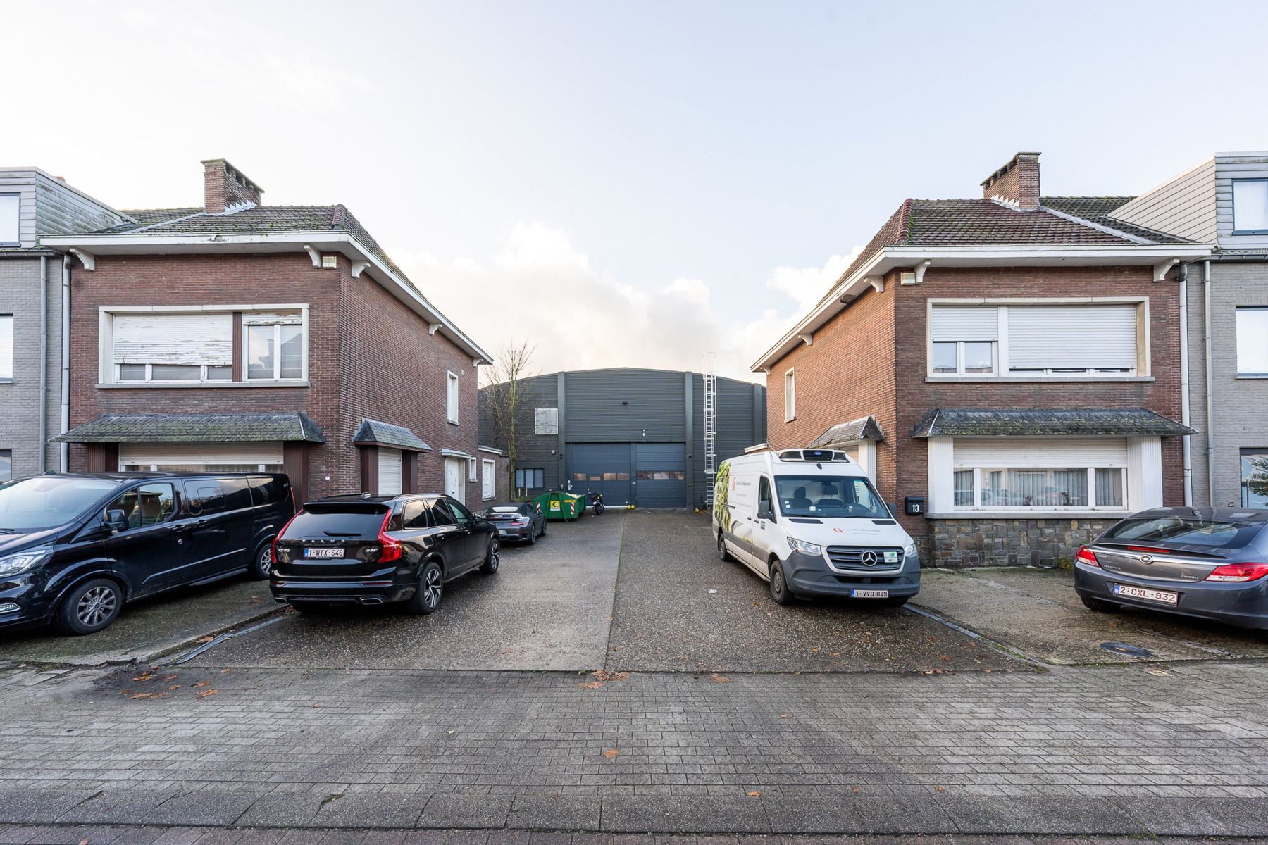 Gebouwen voor gemengd gebruik, loods + 2 woningen foto {{pictureIndex}}