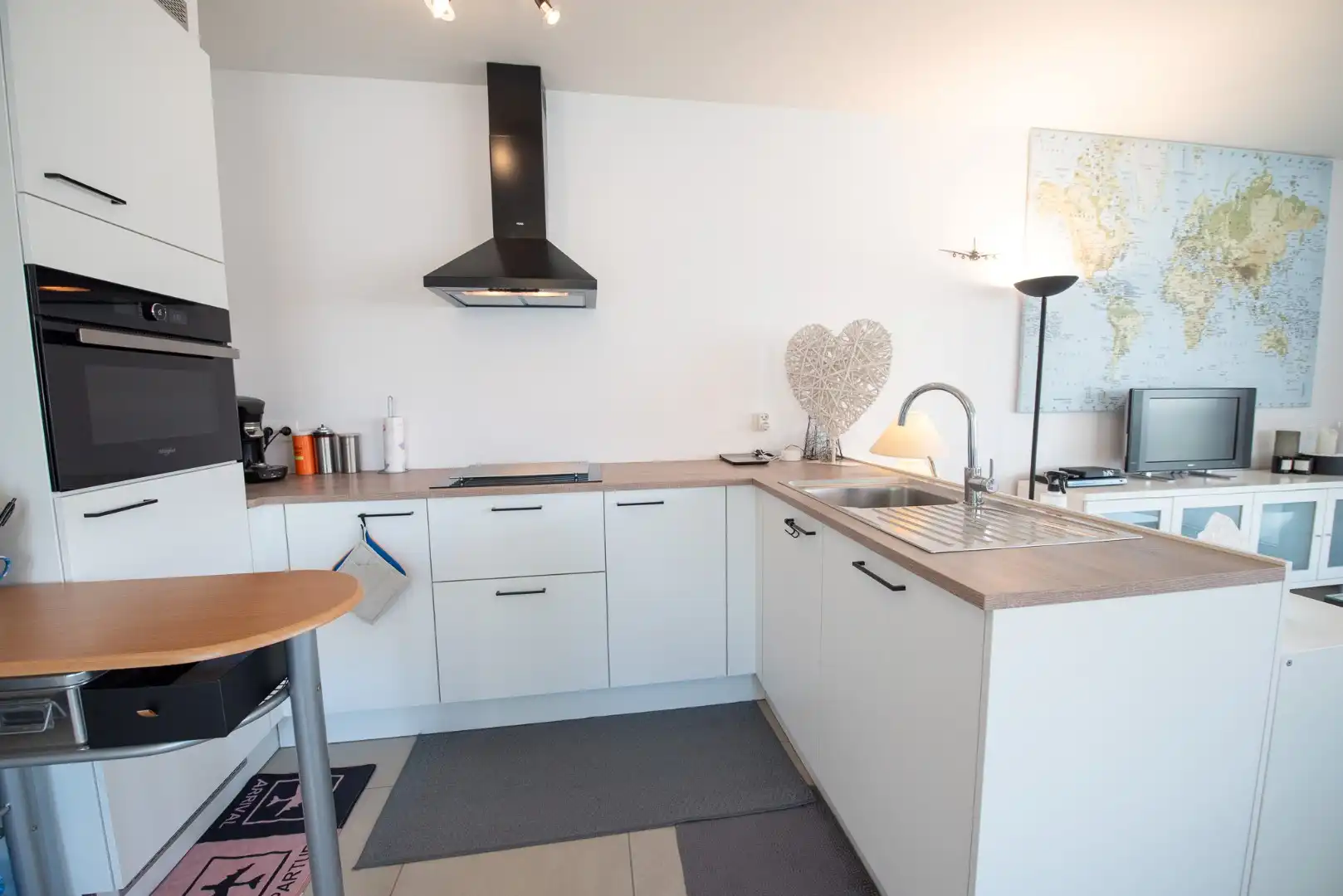 Instapklaar appartement met ruim terras en autostaanplaats in Deerlijk foto 6