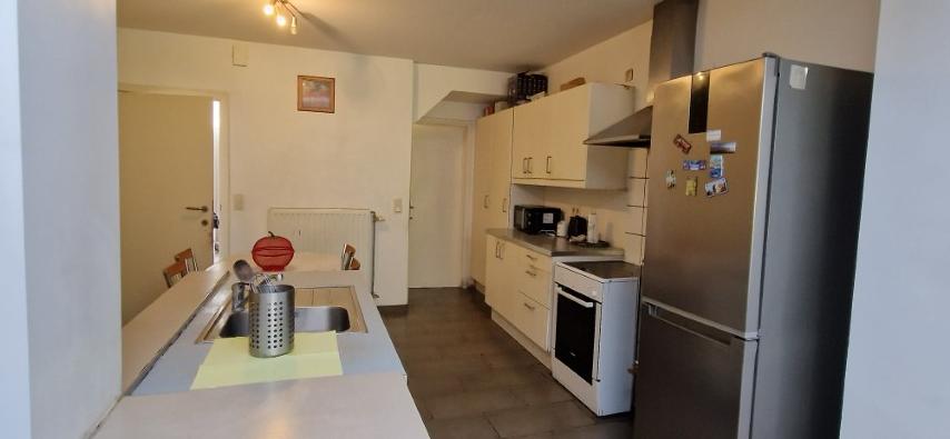 Gerenoveerde EENGEZINSWONING op 2 are 55 a met tuin( z) en parking foto 8