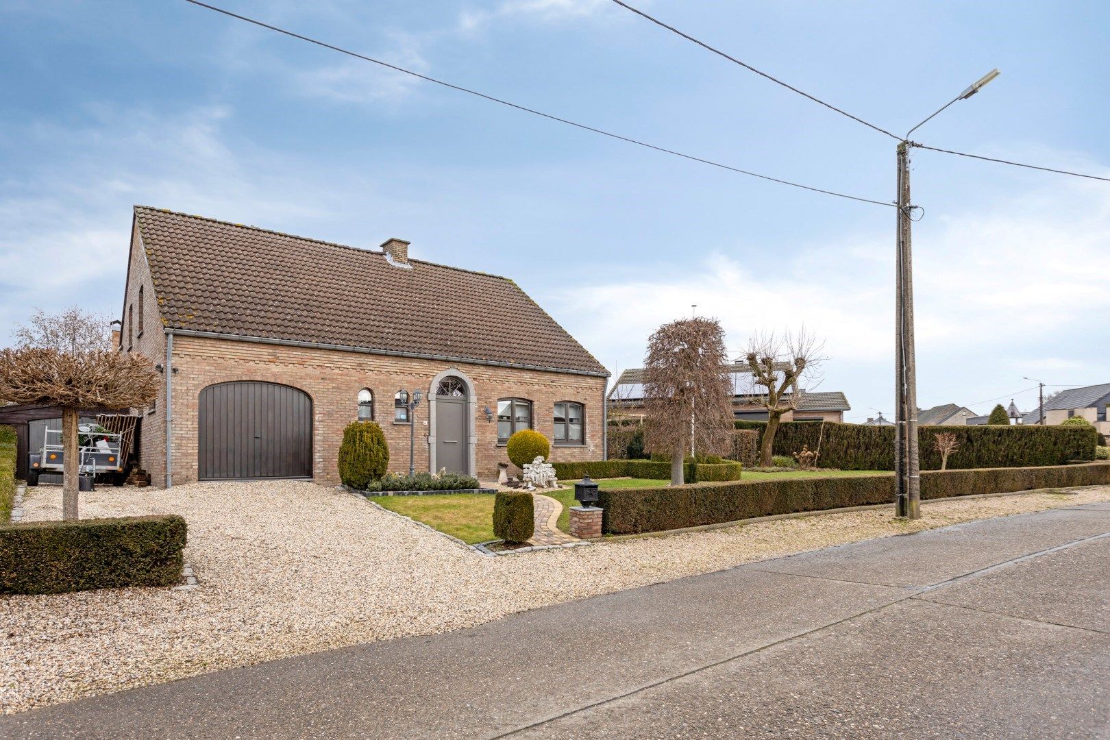 Verzorgde gezinswoning met 3 slaapkamers en inpandige garage - landelijke ligging foto 2