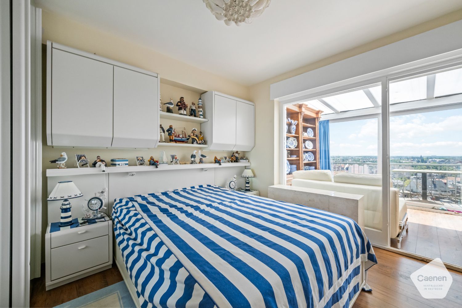 Instapklare gemeubelde penthouse met één slaapkamer en met een prachtig zicht over de zee. Met garagebox op het Casinoplein inbegrepen. foto 13