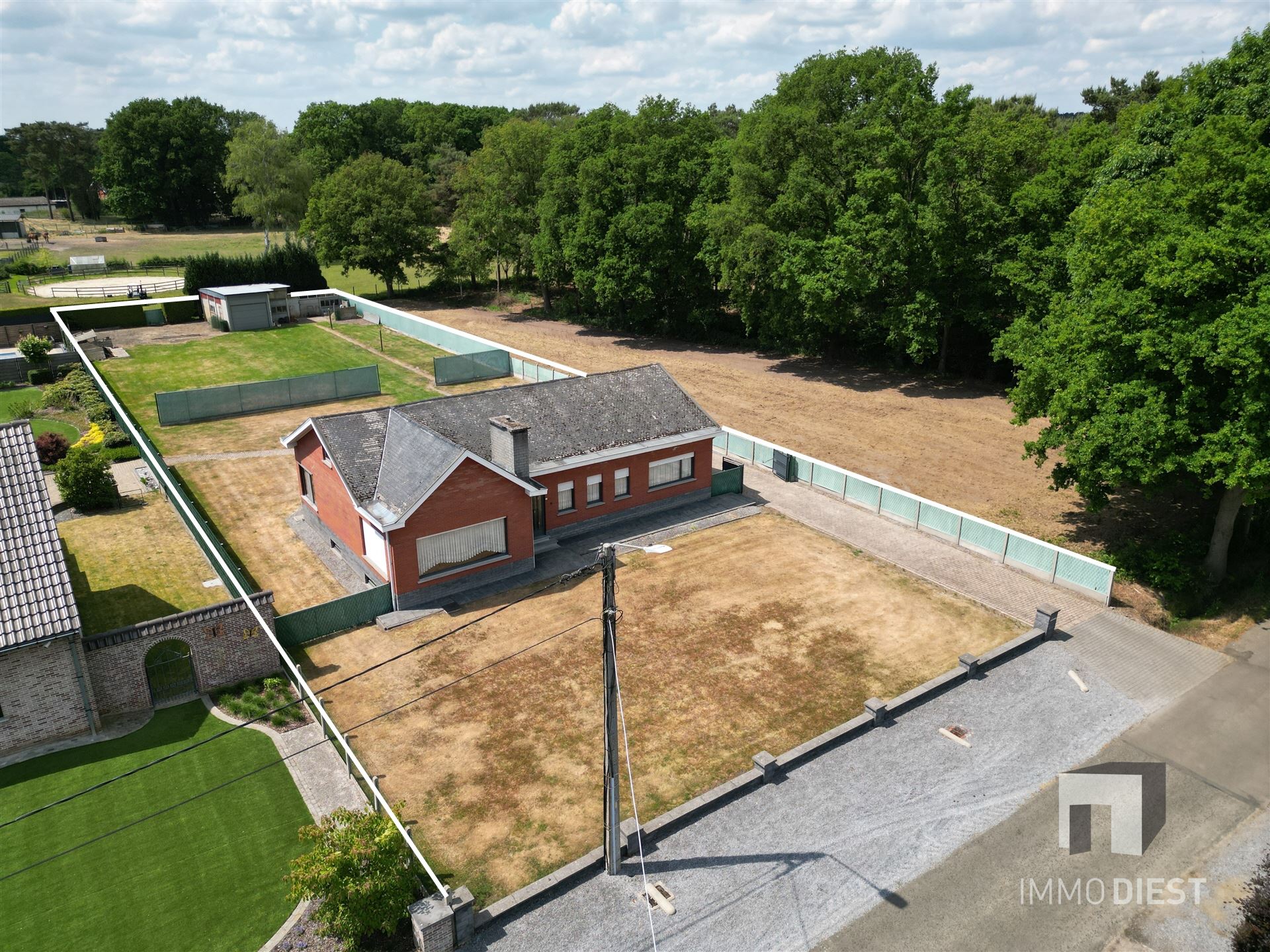 Hoofdfoto van de publicatie: Te renoveren woning op 20,87are &  prachtige groene locatie