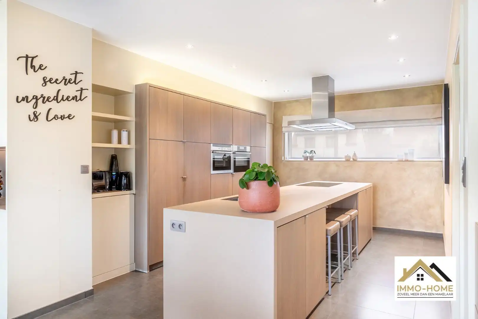 Vrijstaande woning met 3000M2 grond en landelijk uitzicht!! foto 6