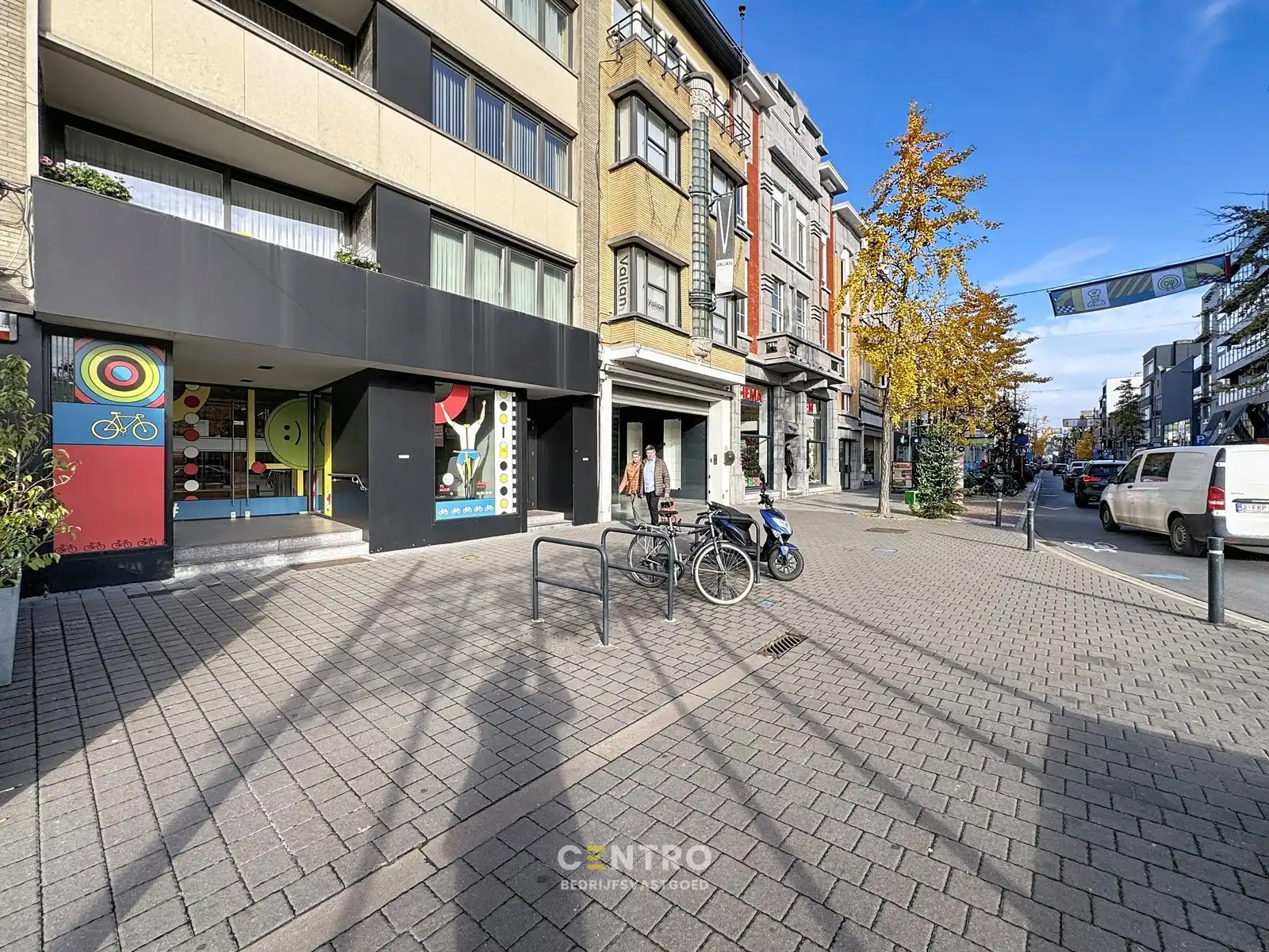 Handelsgelijkvloers op TOPligging (Grote Markt/Ooststraat) te Roeselare! foto 3