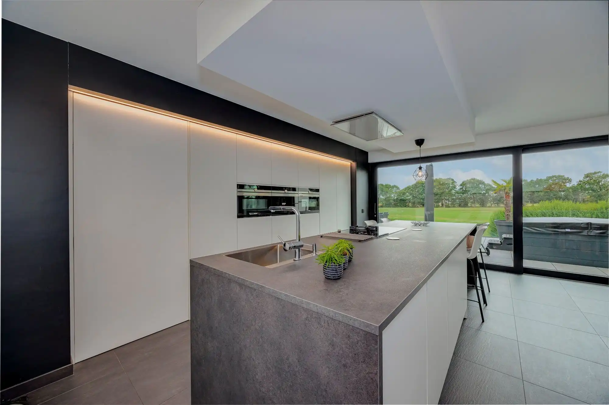 Exclusieve villa met 4 slaapkamers, 4 badkamers en luxueuze multifunctionele kelder op een toplocatie in Kalmthout! foto 5