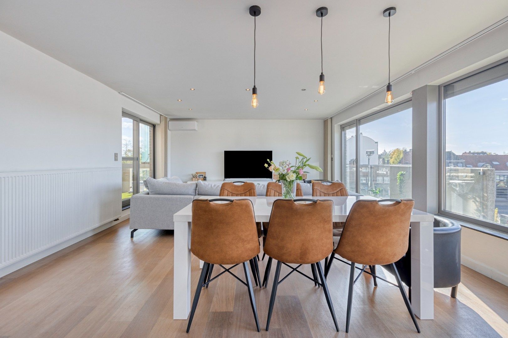 Ruim ingedeeld appartement met zonterrassen in het centrum. foto 8