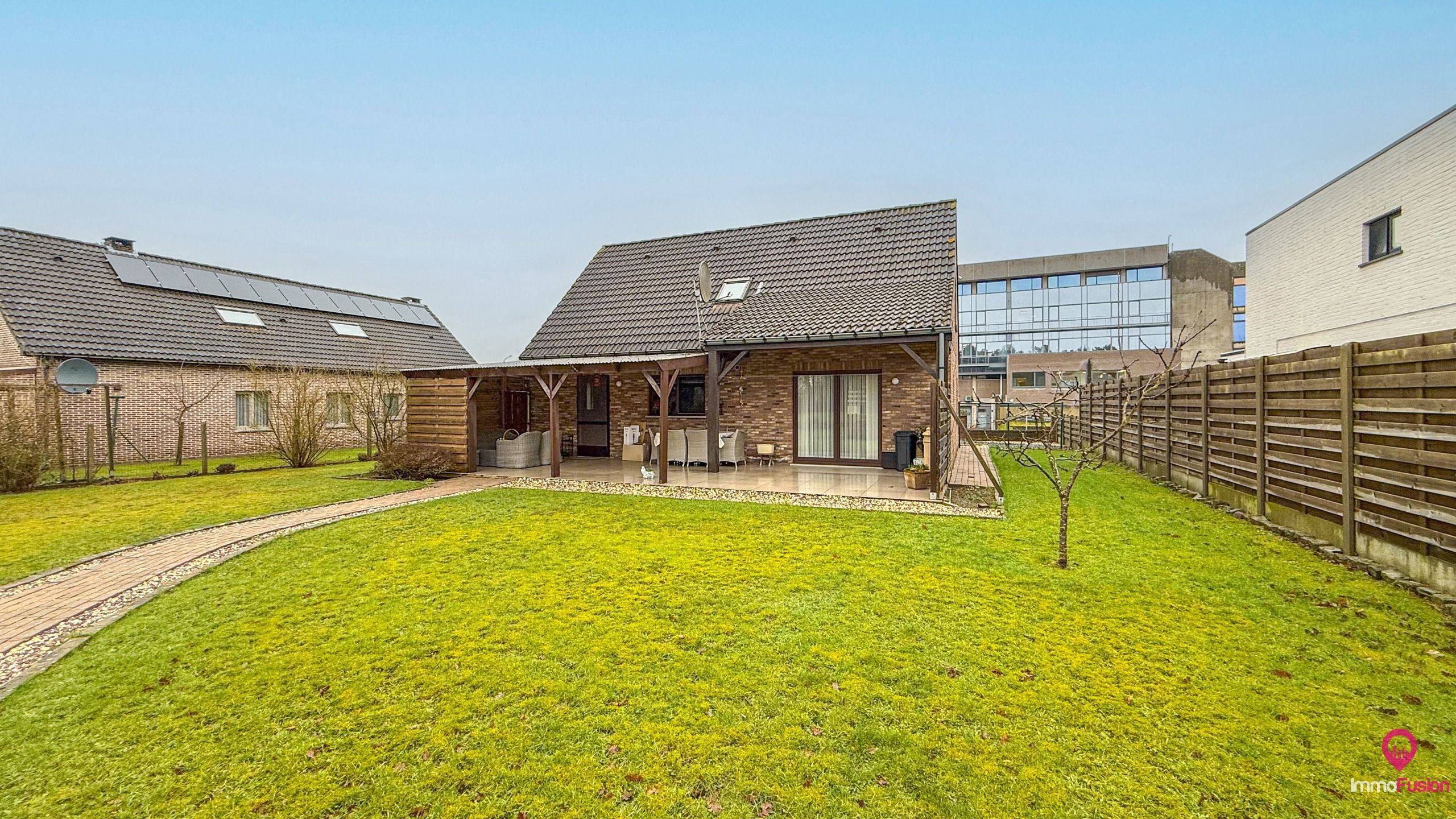 Gezellige woning met 3 slaapkamers en prachtige tuin! foto 40