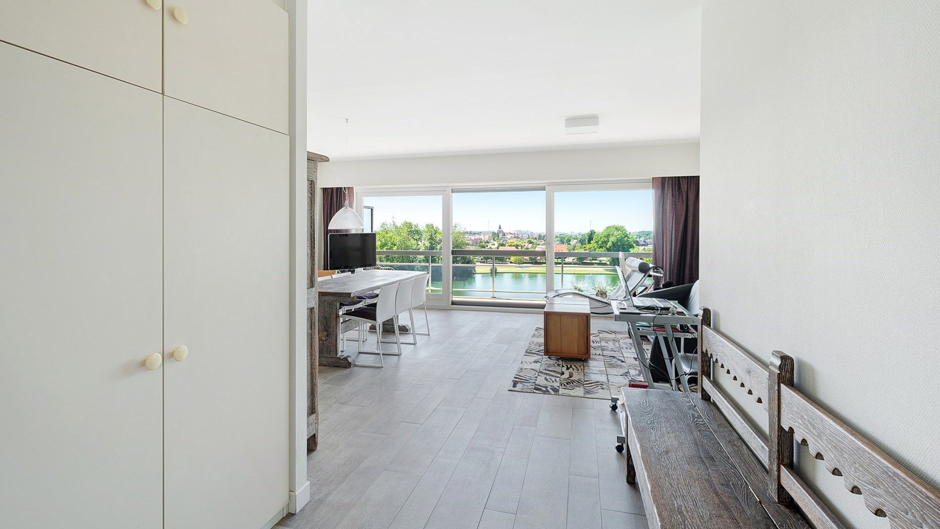 Ruim, gerenoveerd appartement met 3 slaapkamers foto 4