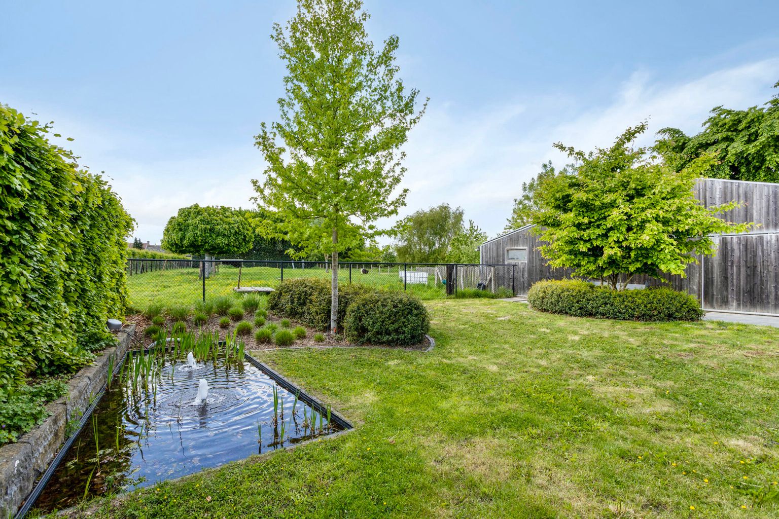 Mooie stijlvolle woning met tuin en achterliggend weiland foto 28
