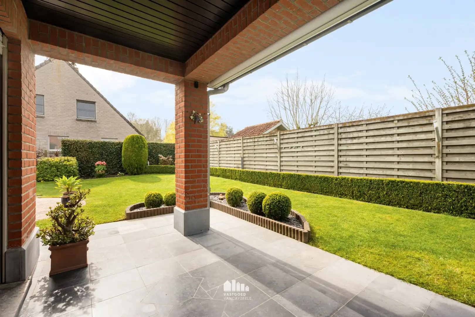 Instapklare villa met zonnige tuin op topligging in rustige wijk te Ieper    foto 31