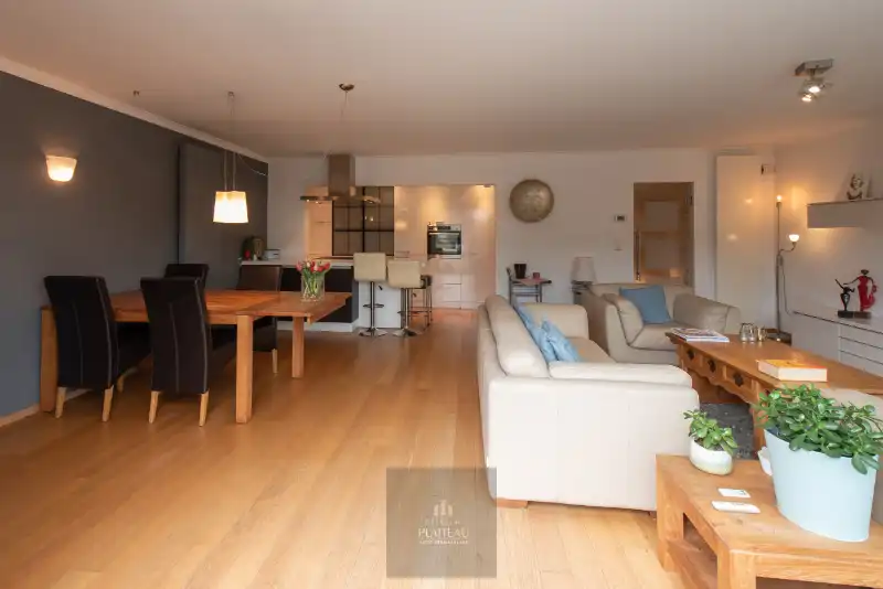 Prachtig appartement met 3 slpk en grote terrassen, zeer centraal gelegen te Nieuwpoort-Stad op slechts 150m van de markt. foto 2