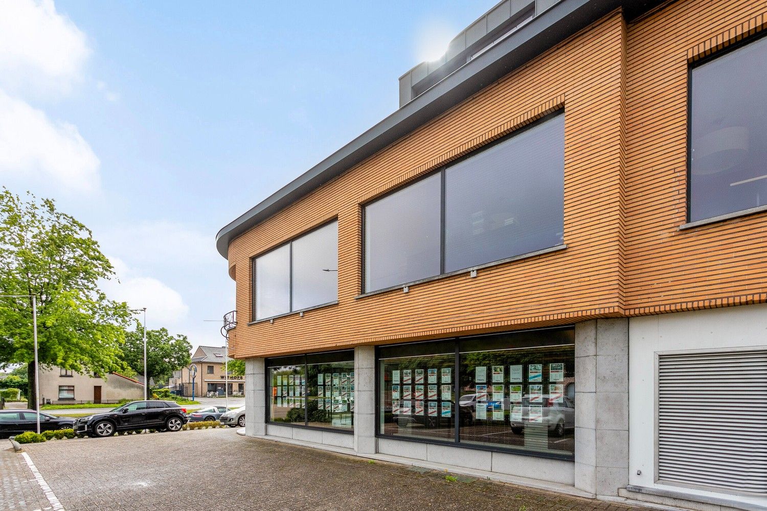 Investeringsvastgoed: Kantoorgebouw met appartement foto 3