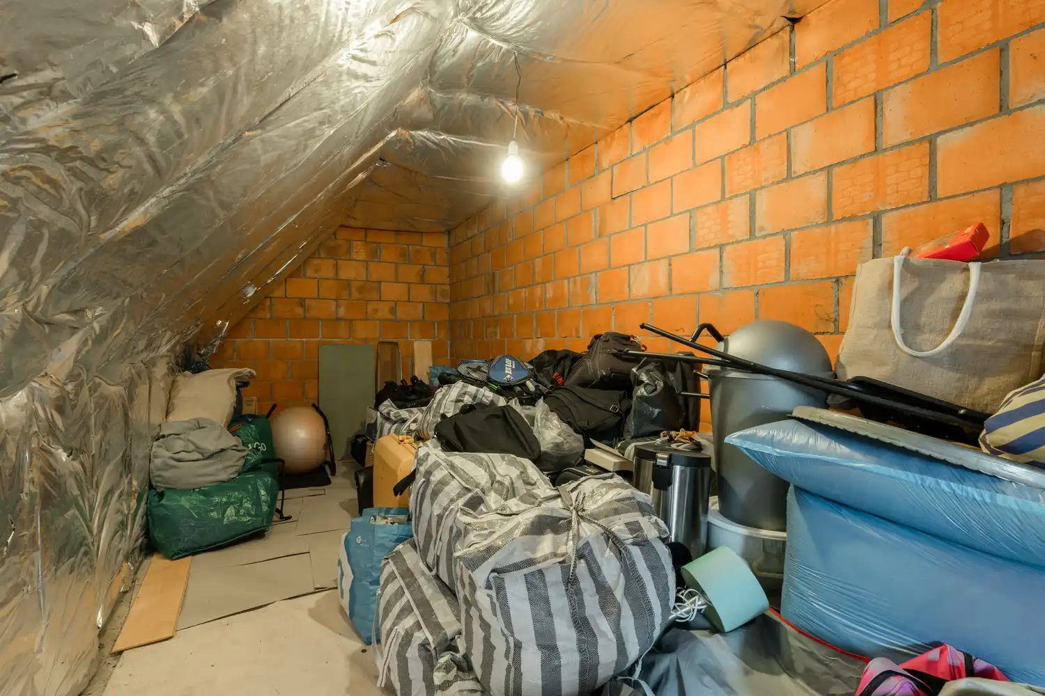 Lichtrijk instapklaar duplexappartement met 2 slaapkamers en ondergrondse parking foto 18