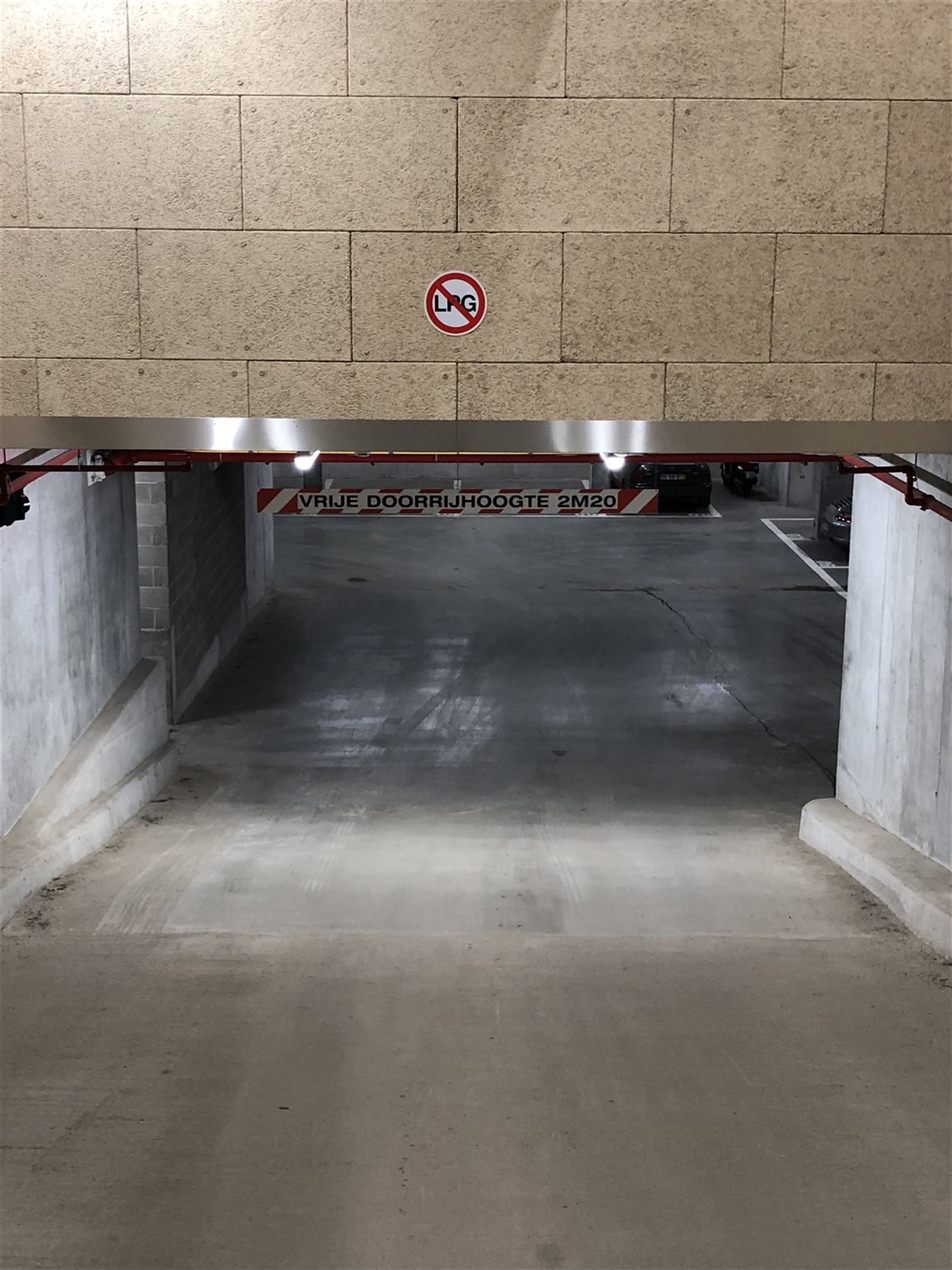 6 autostaanplaatsen aan het Eilandje foto 3