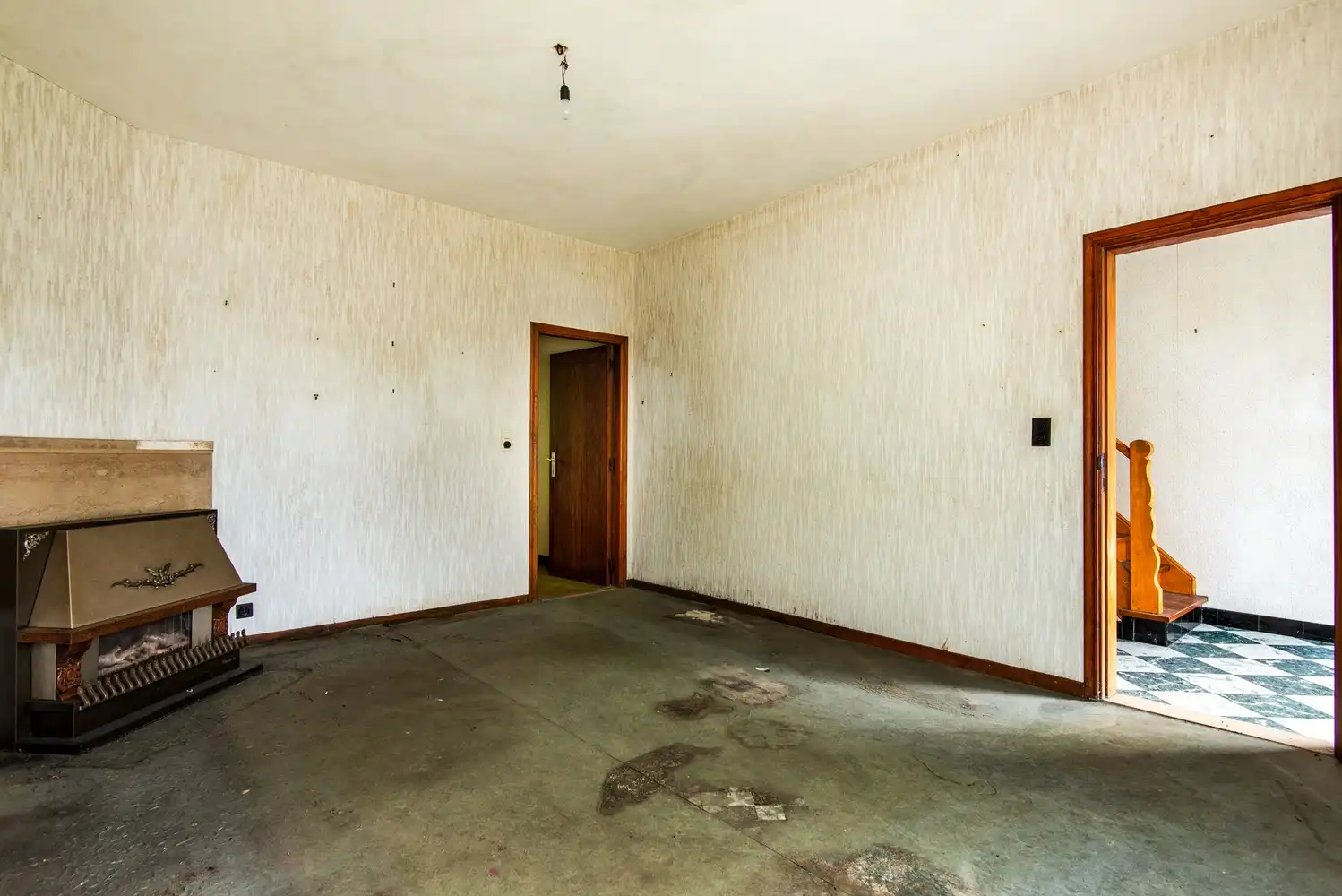 Te renoveren woning met karakter op toplocatie in Borsbeek. foto 9